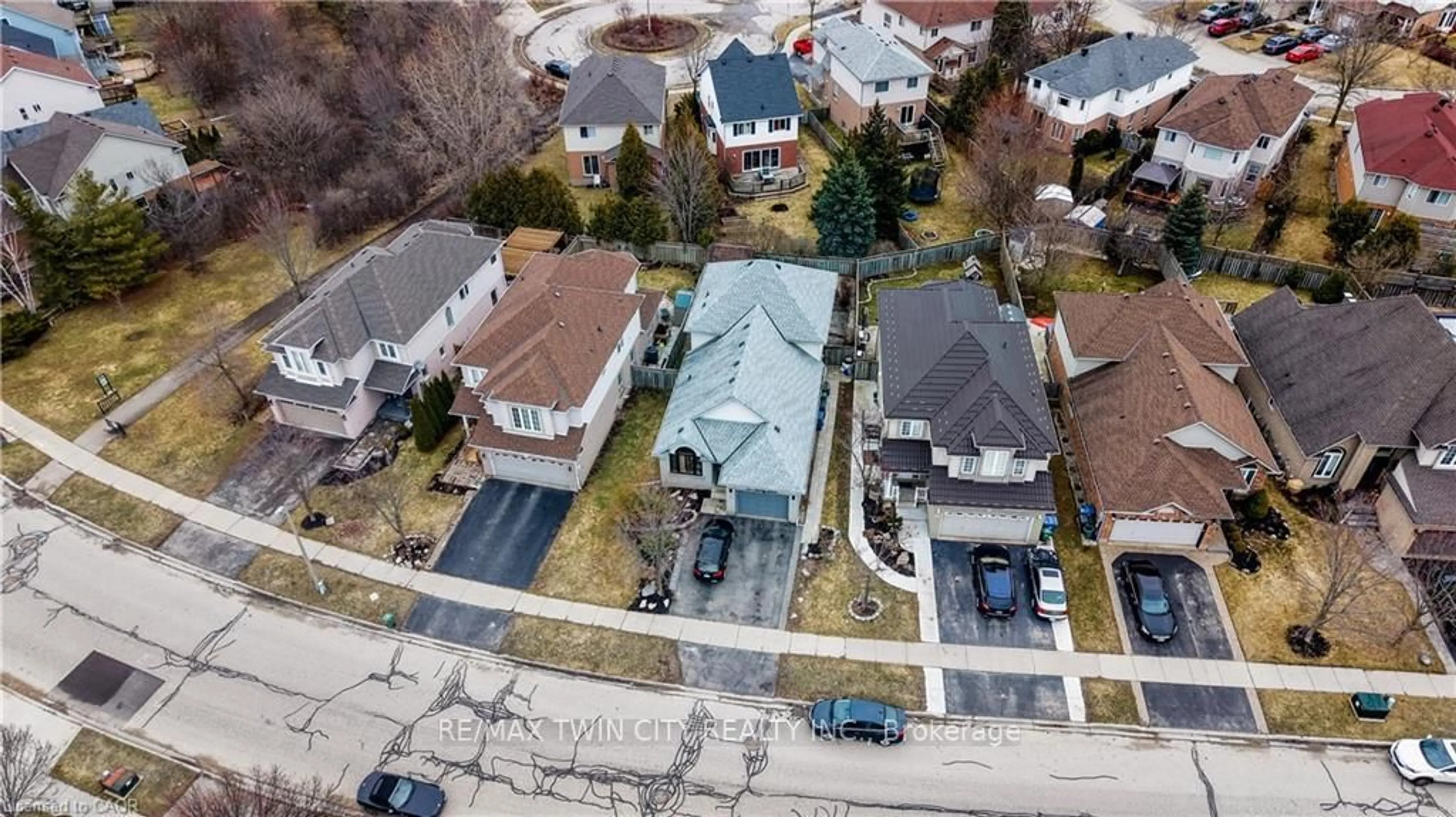 A pic from outside/outdoor area/front of a property/back of a property/a pic from drone, street for 161 FARLEY Dr, Guelph Ontario N1L 1L7