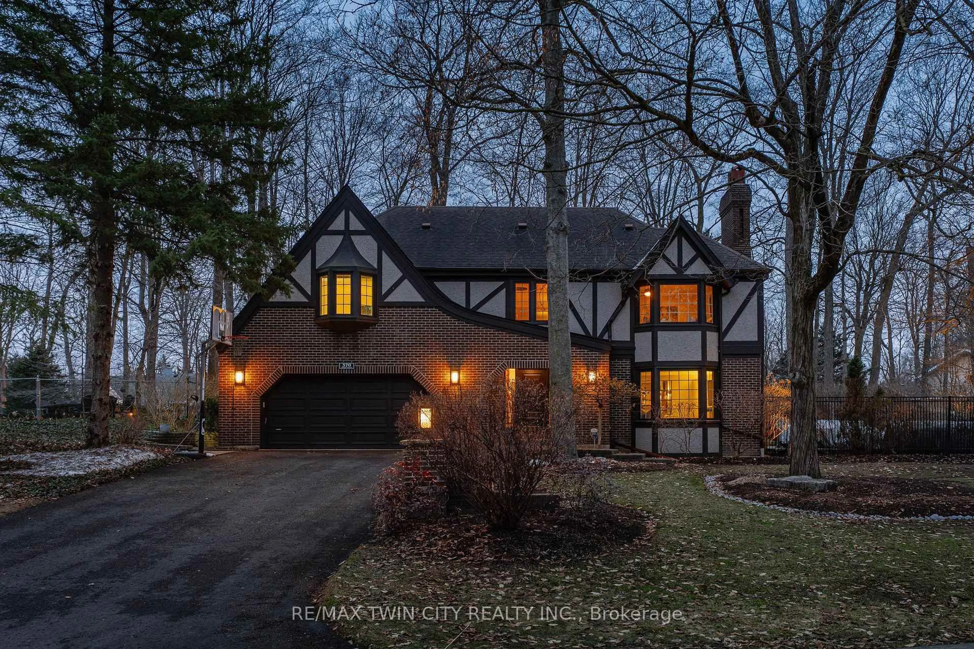 Home with brick exterior material, street for 370 Green Acres Dr, Waterloo Ontario N2K 1Z1