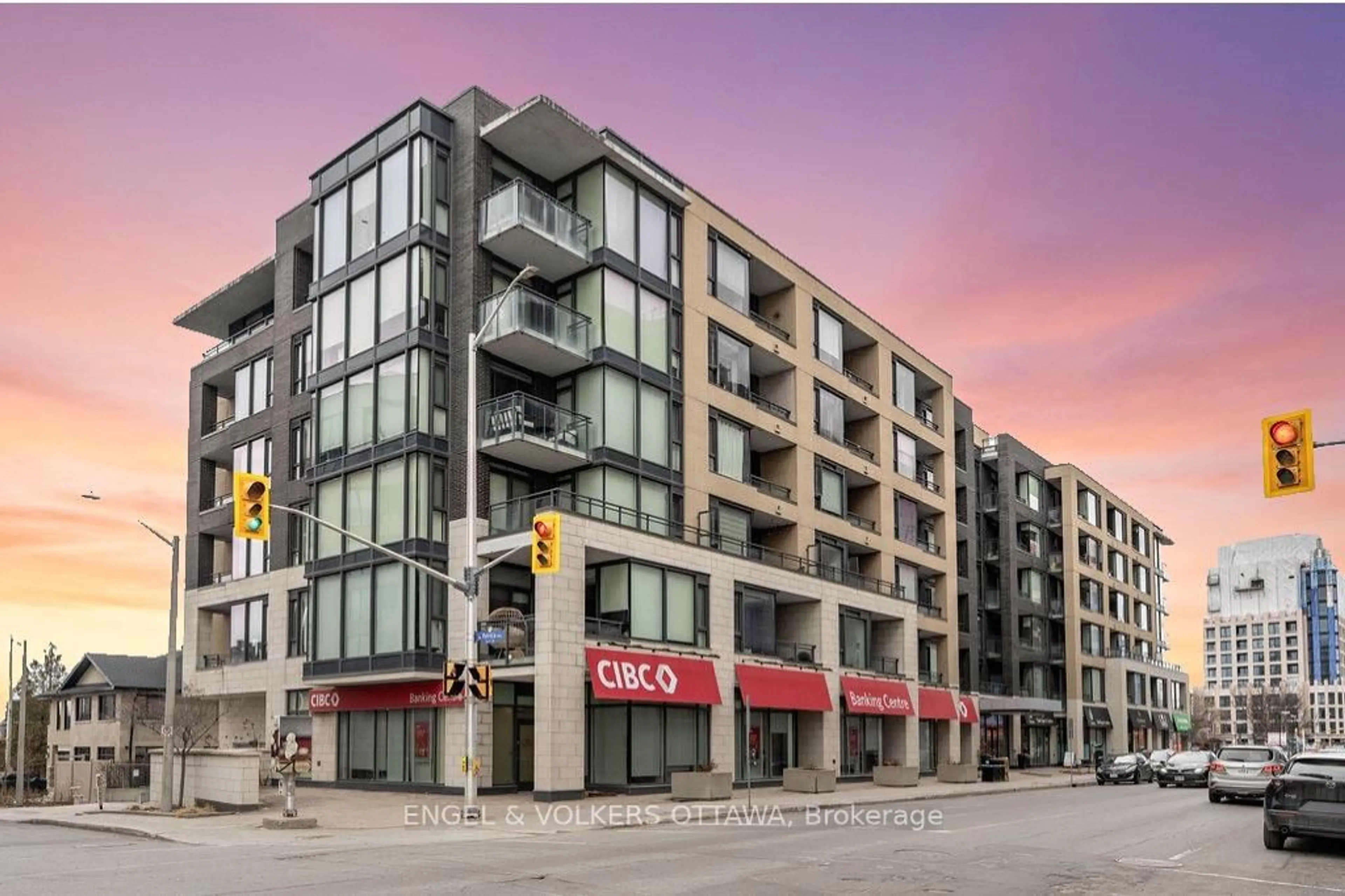 Patio, building for 101 Richmond Rd #218, Ottawa Ontario K1Z 0A6