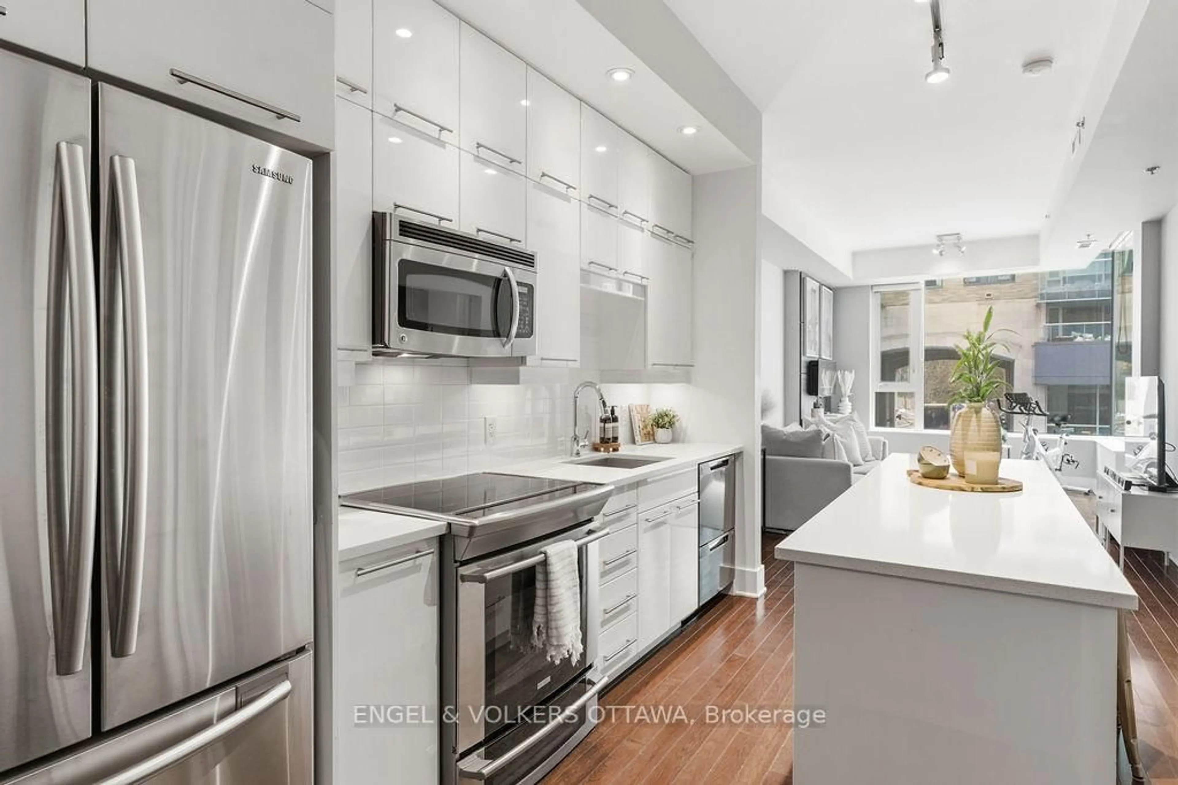 Contemporary kitchen, unknown for 101 Richmond Rd #218, Ottawa Ontario K1Z 0A6