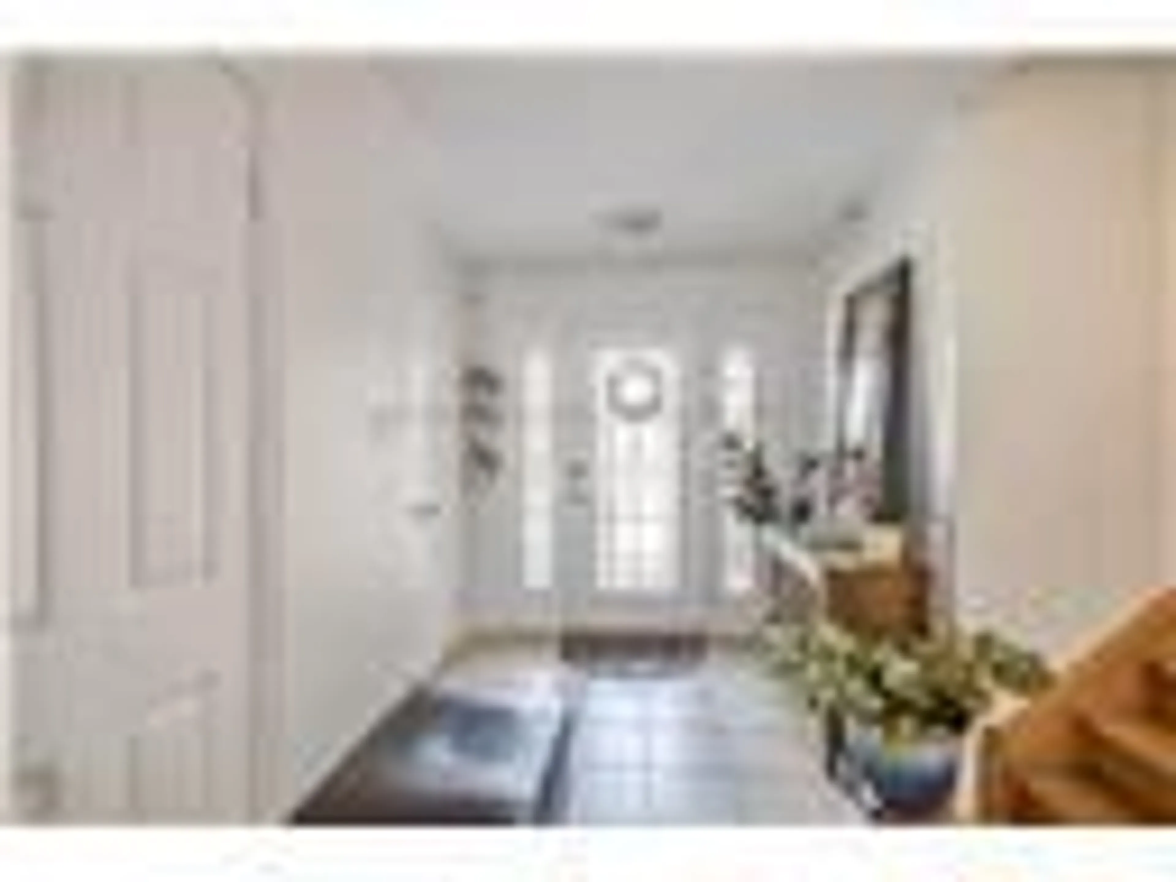 Indoor entryway for 16 JESSICA St, Hamilton Ontario L8W 4A3