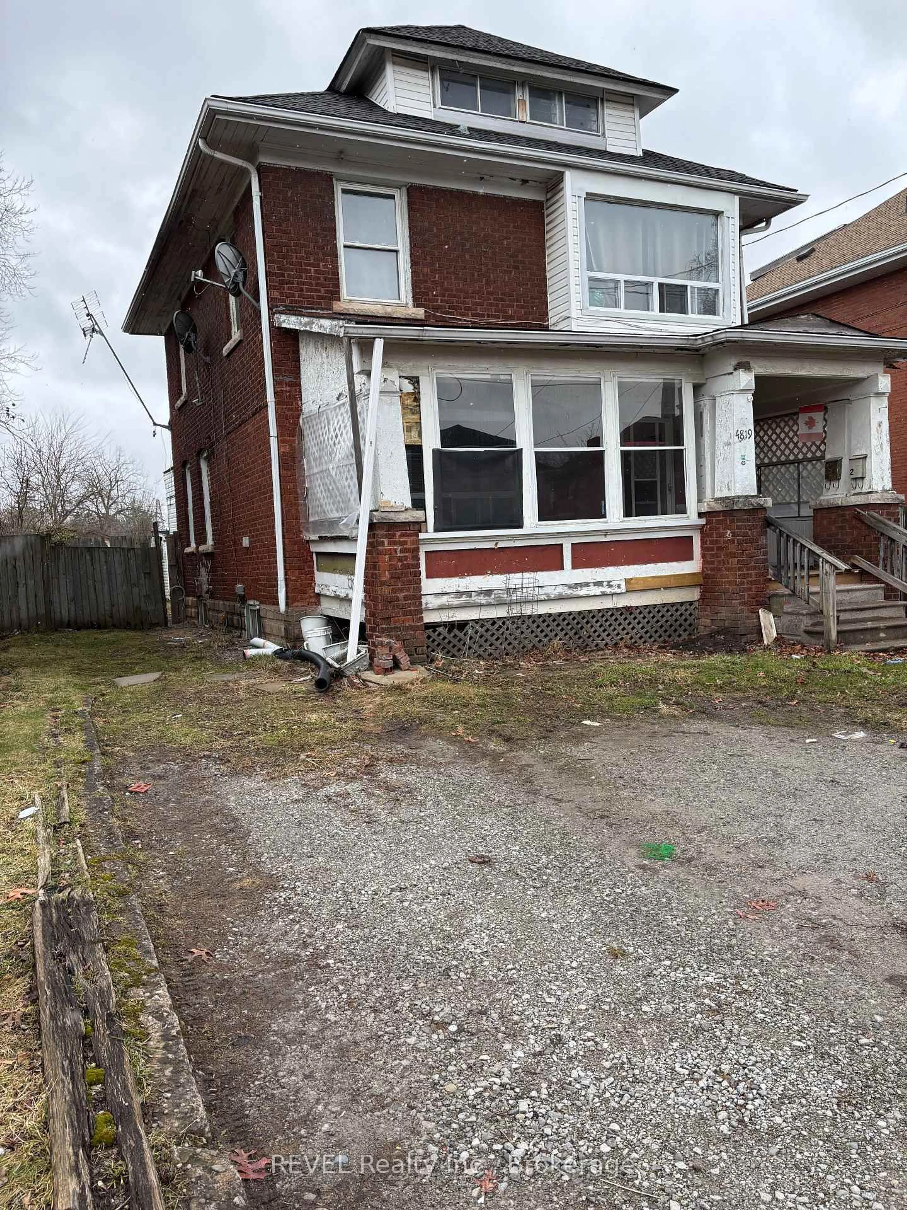 Home with brick exterior material, street for 4819 Fourth Ave, Niagara Falls Ontario L2E 4P2