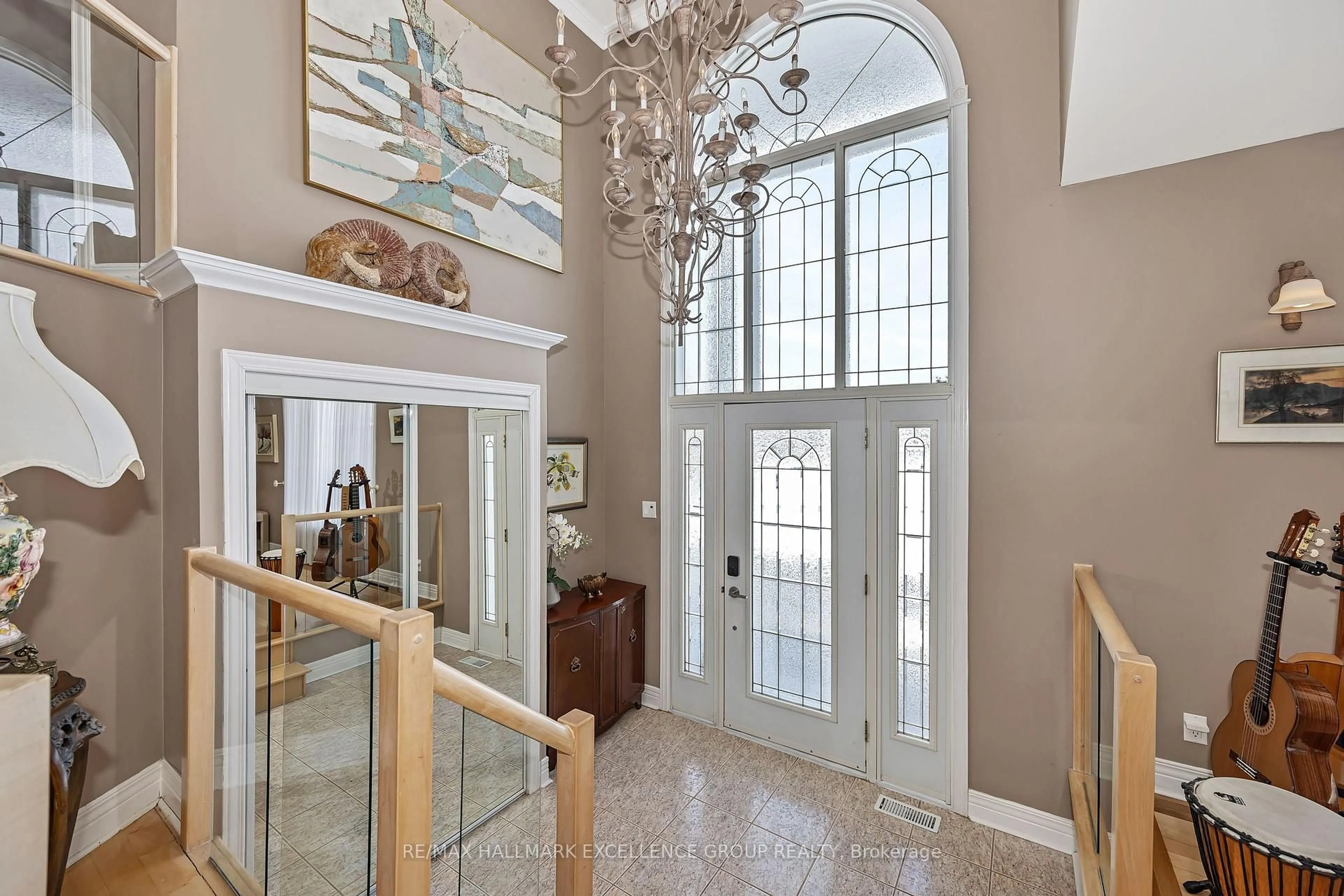 Indoor entryway for 480 Du Ruisseau St, Clarence-Rockland Ontario K4K 1K7