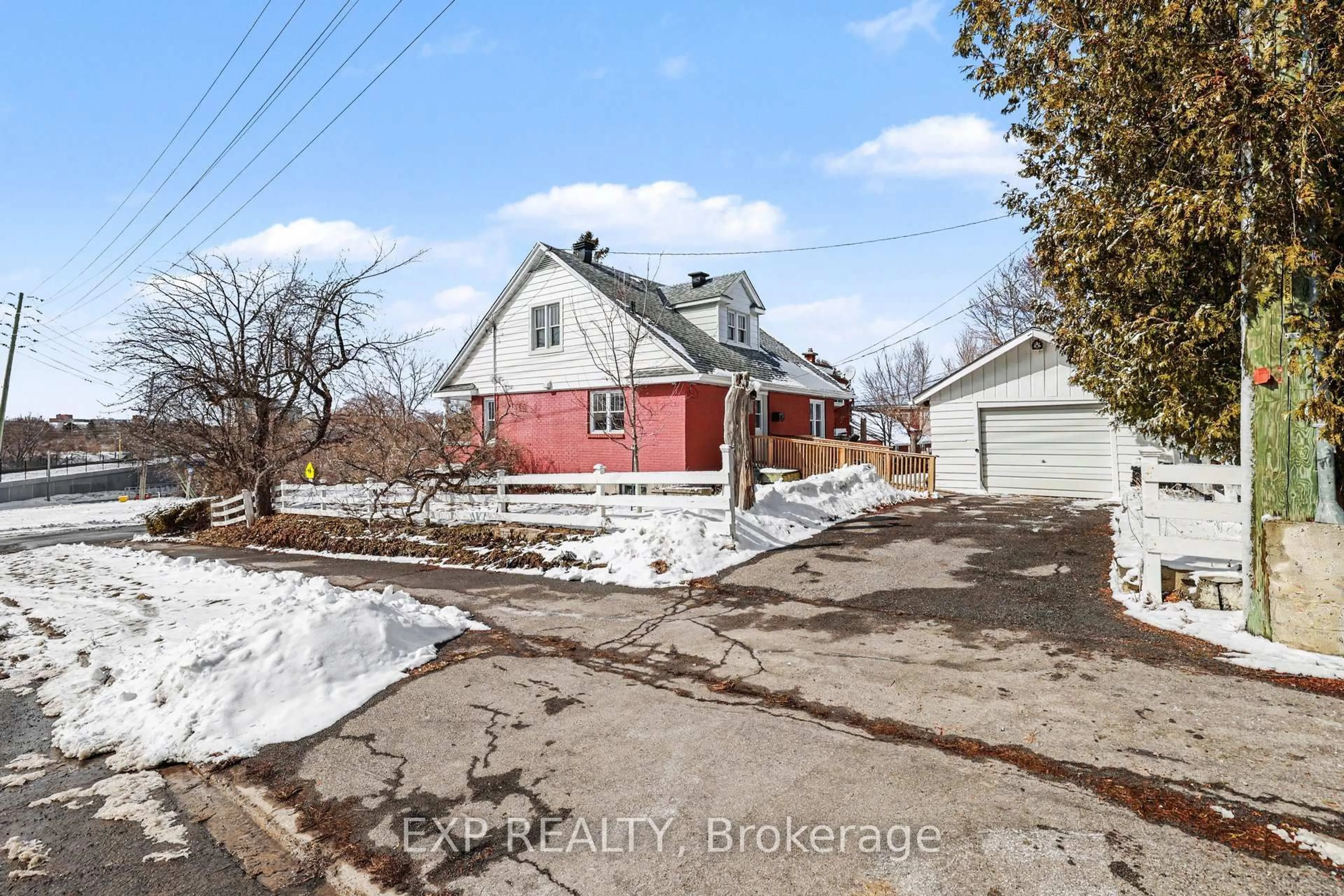 A pic from outside/outdoor area/front of a property/back of a property/a pic from drone, street for 2511 Junction Ave, Ottawa Ontario K1V 8G9
