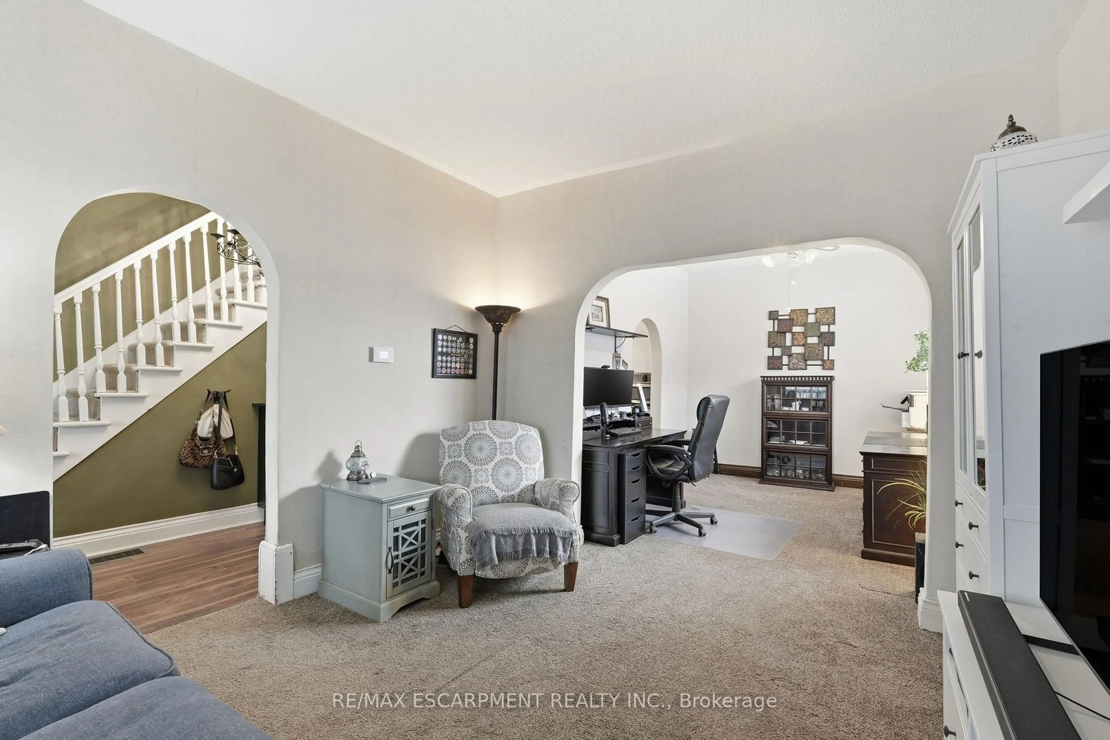 Unknown for 95 East 35th St, Hamilton Ontario L8V 3X9