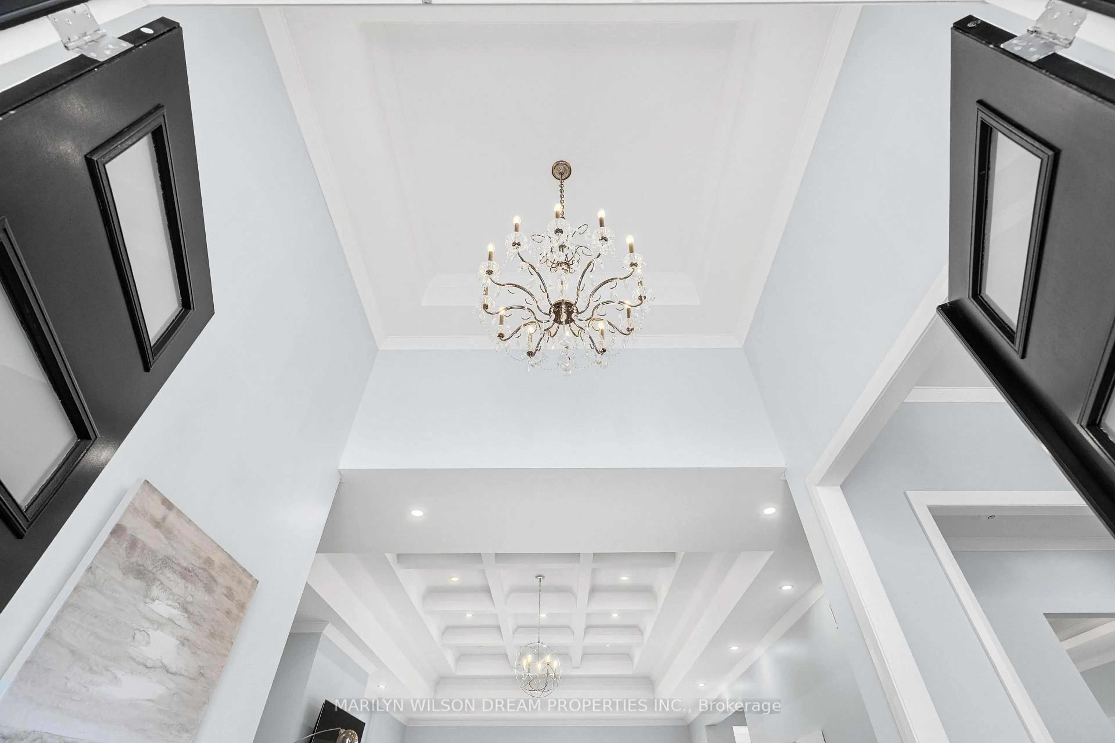 Indoor foyer for 525 Leimerk Crt, Manotick Ontario K4M 0B2