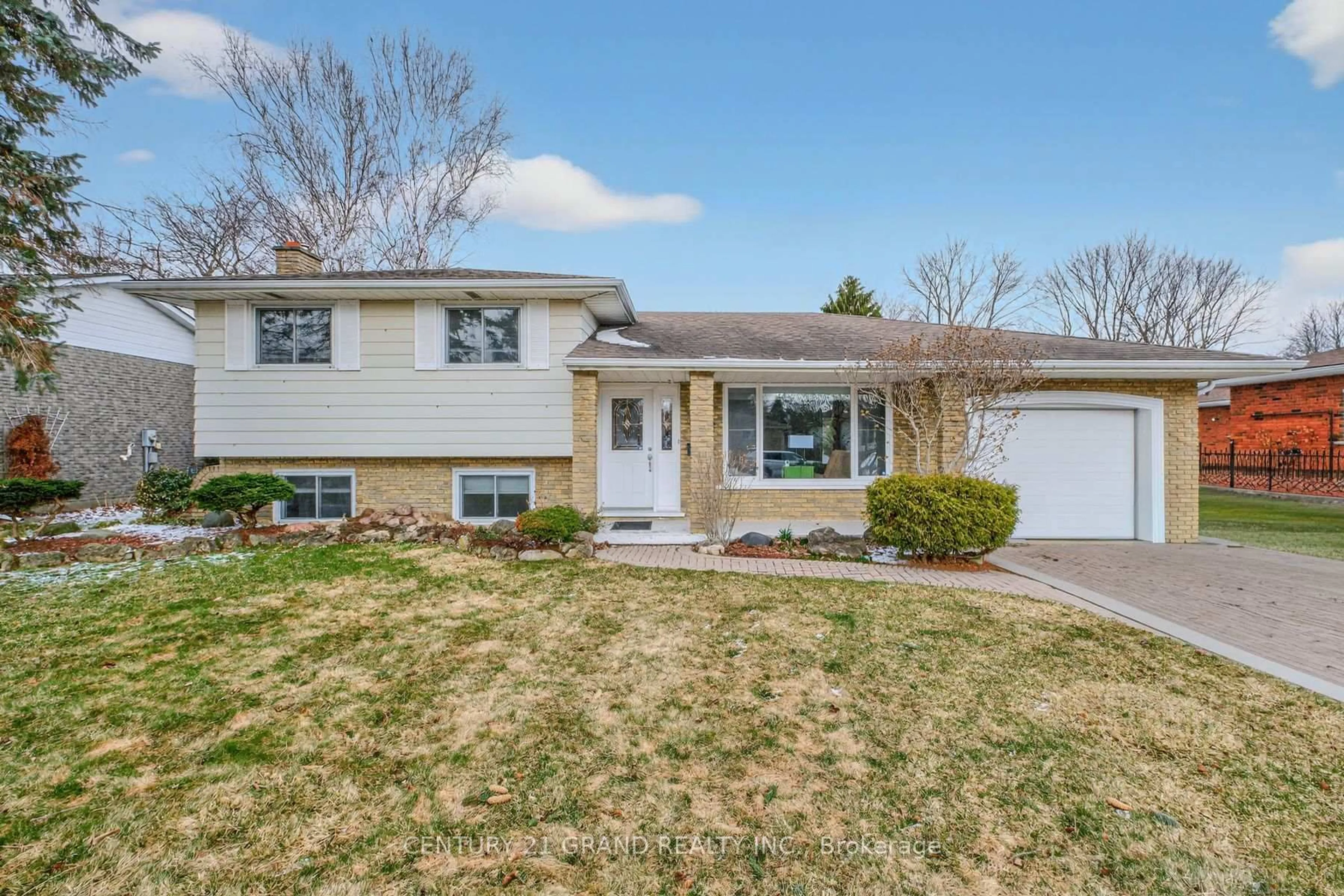 Home with vinyl exterior material, street for 19 Adams Lane, Norfolk Ontario N3Y 4P4