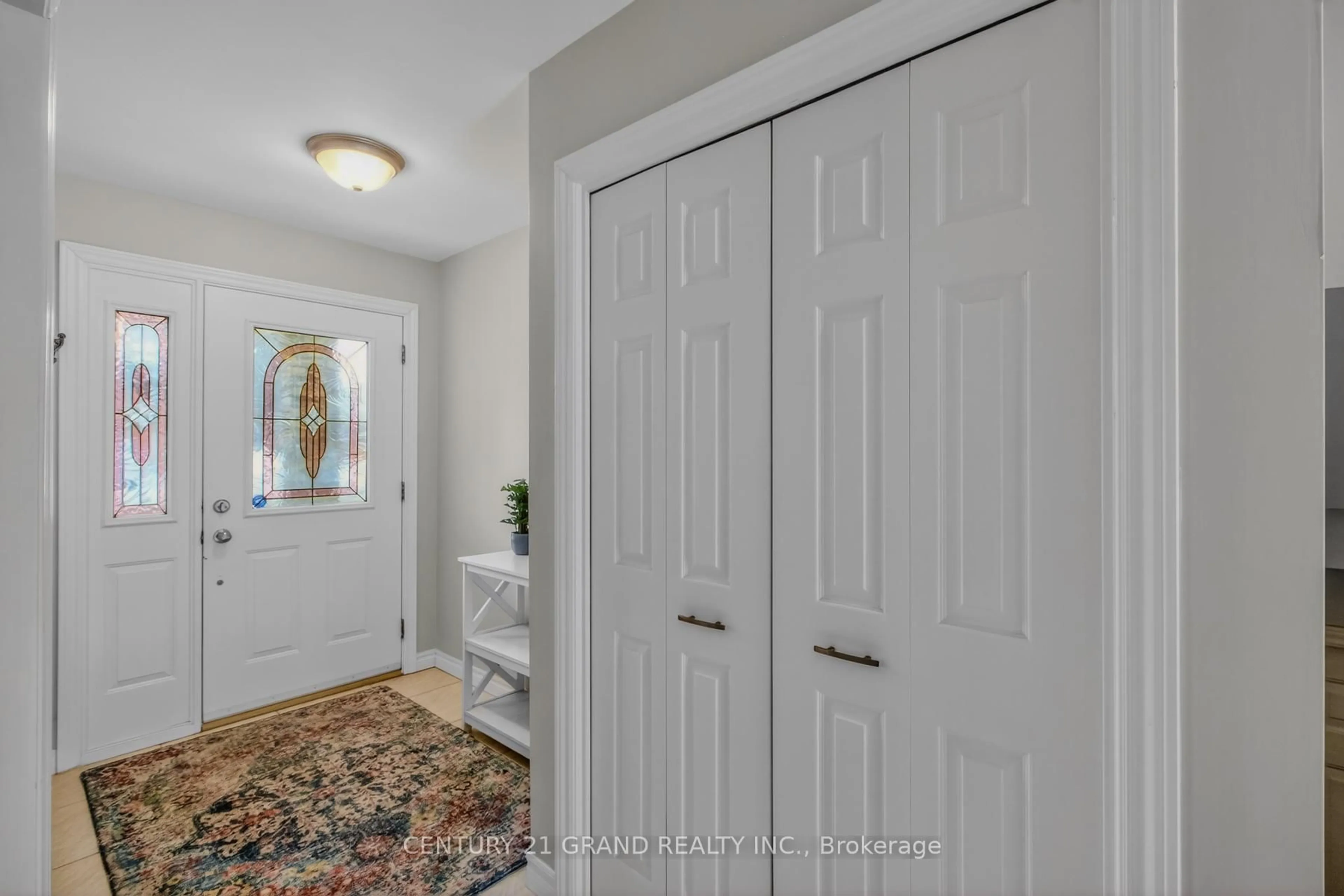 Indoor entryway for 19 Adams Lane, Norfolk Ontario N3Y 4P4