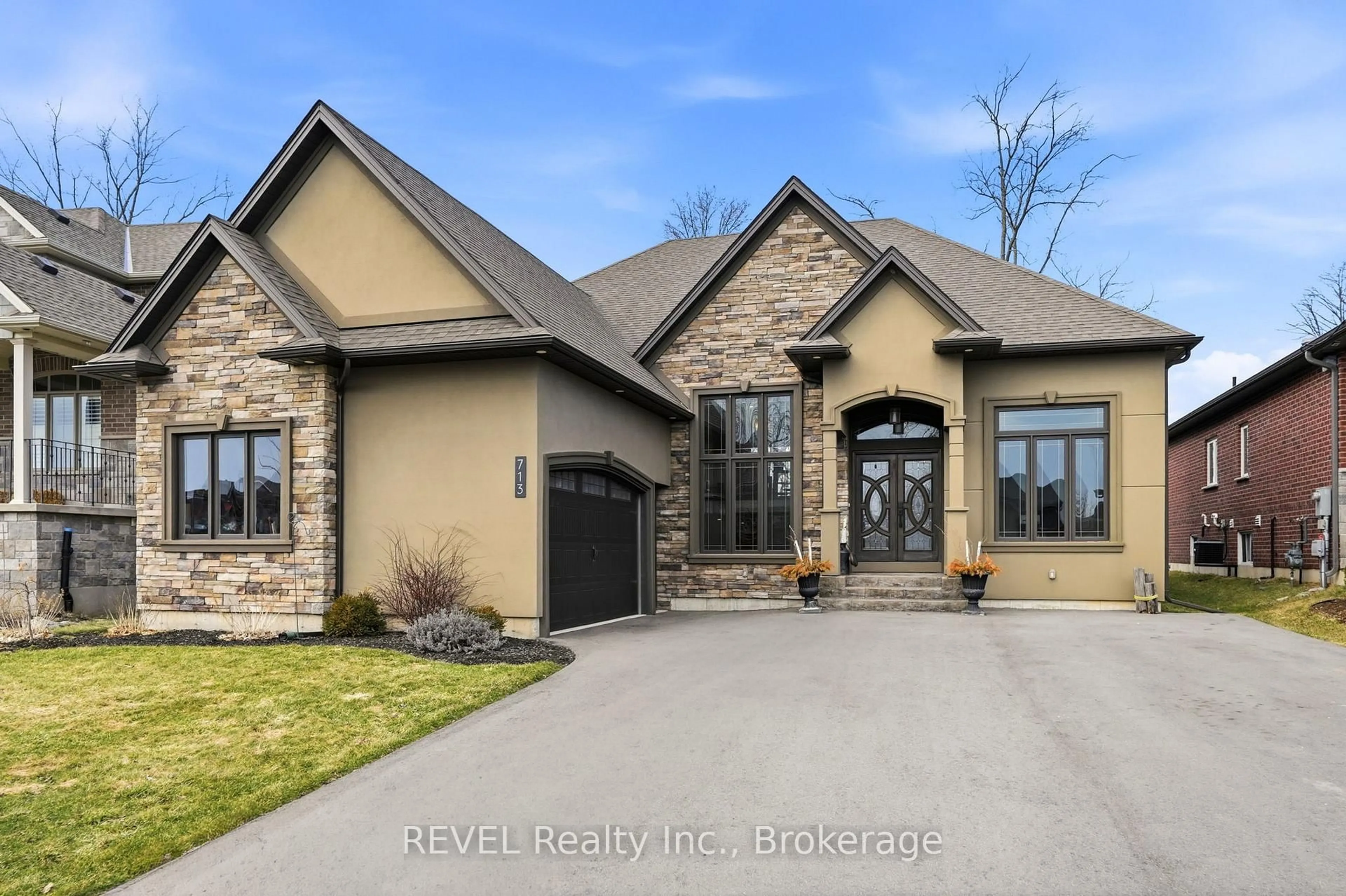 Home with brick exterior material, street for 713 Clarence St, Port Colborne Ontario L3K 6B8