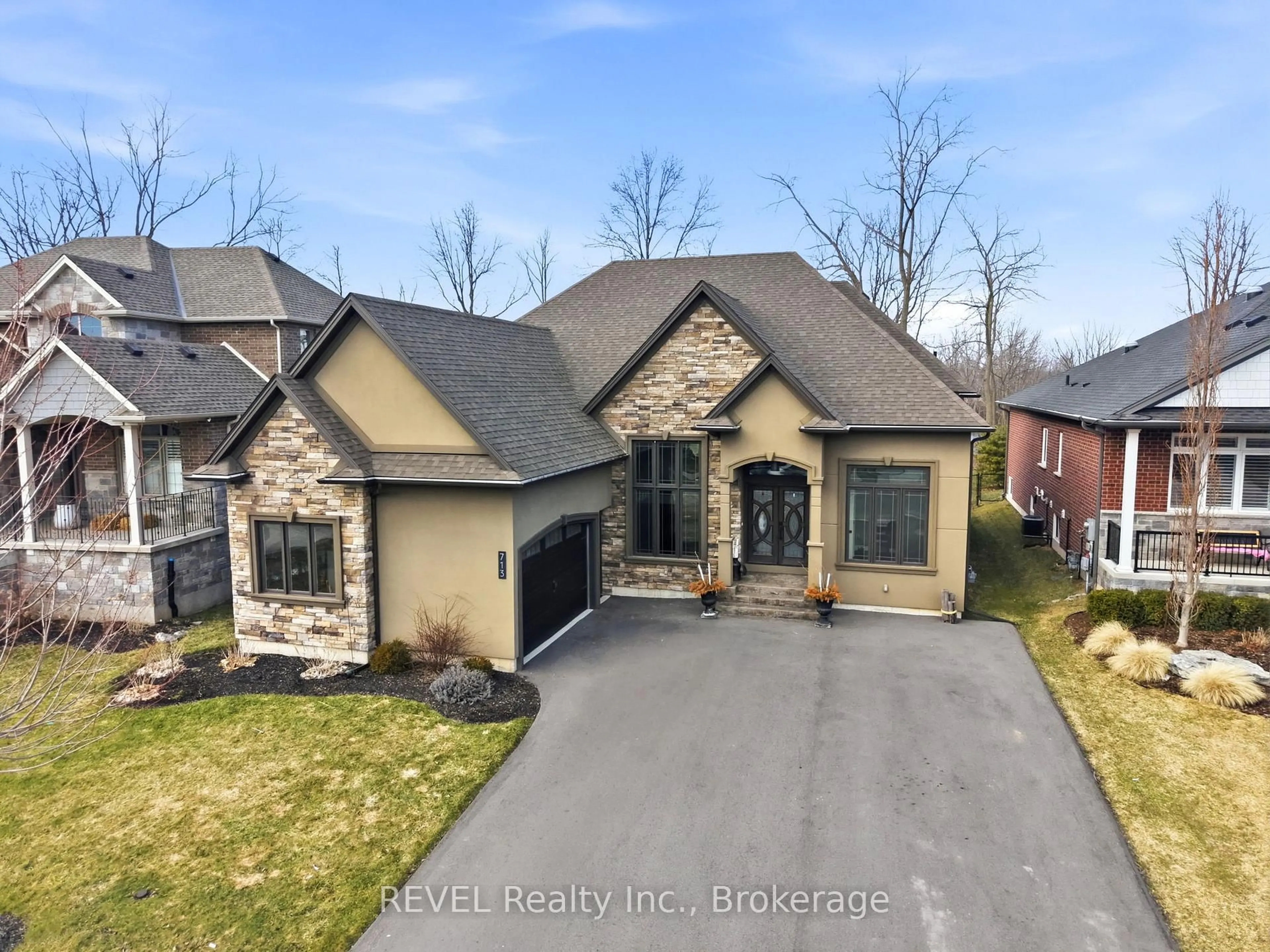 Home with brick exterior material, street for 713 Clarence St, Port Colborne Ontario L3K 6B8