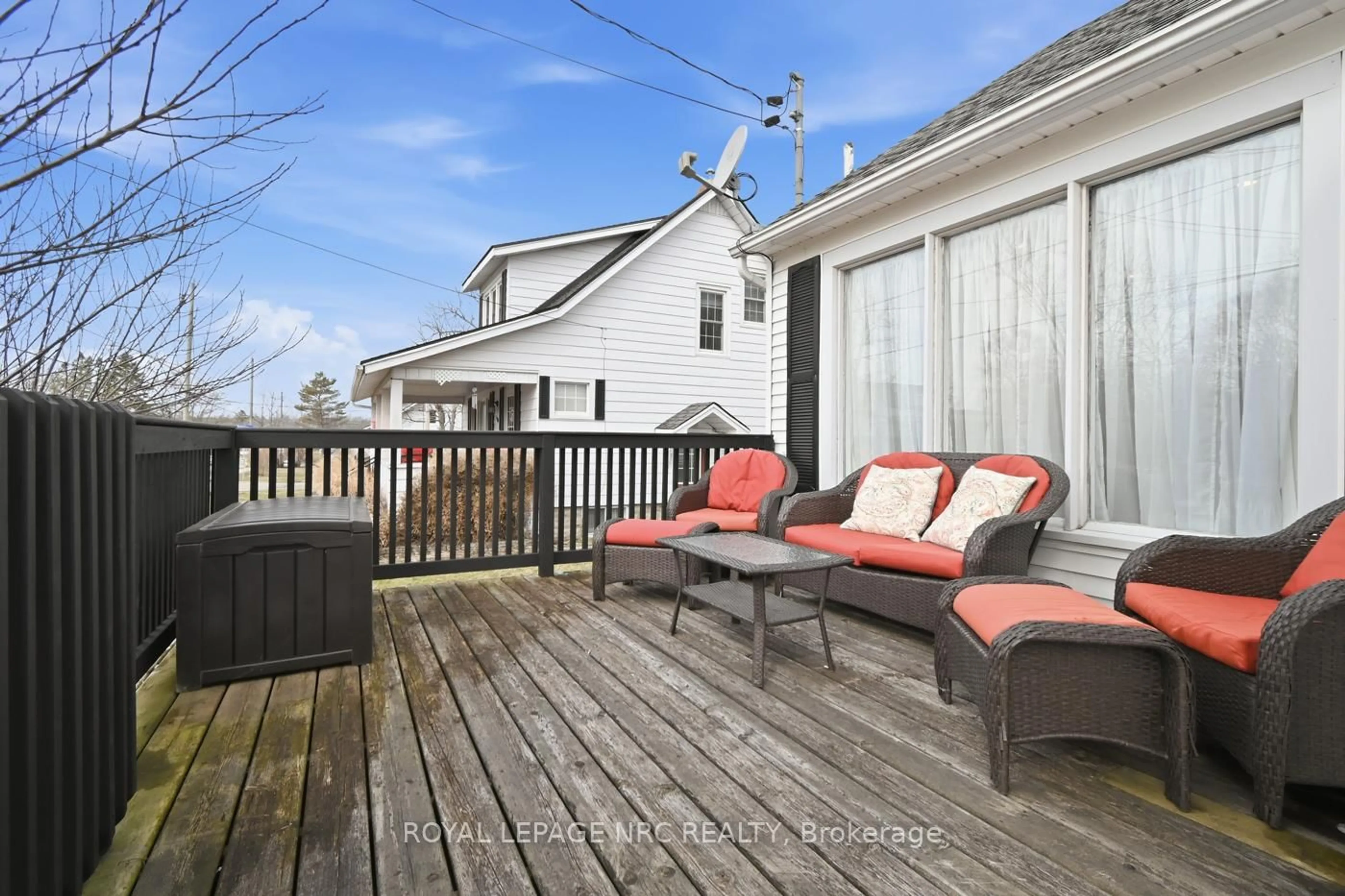 Patio, street for 3774 Dominion Rd, Fort Erie Ontario L0S 1N0