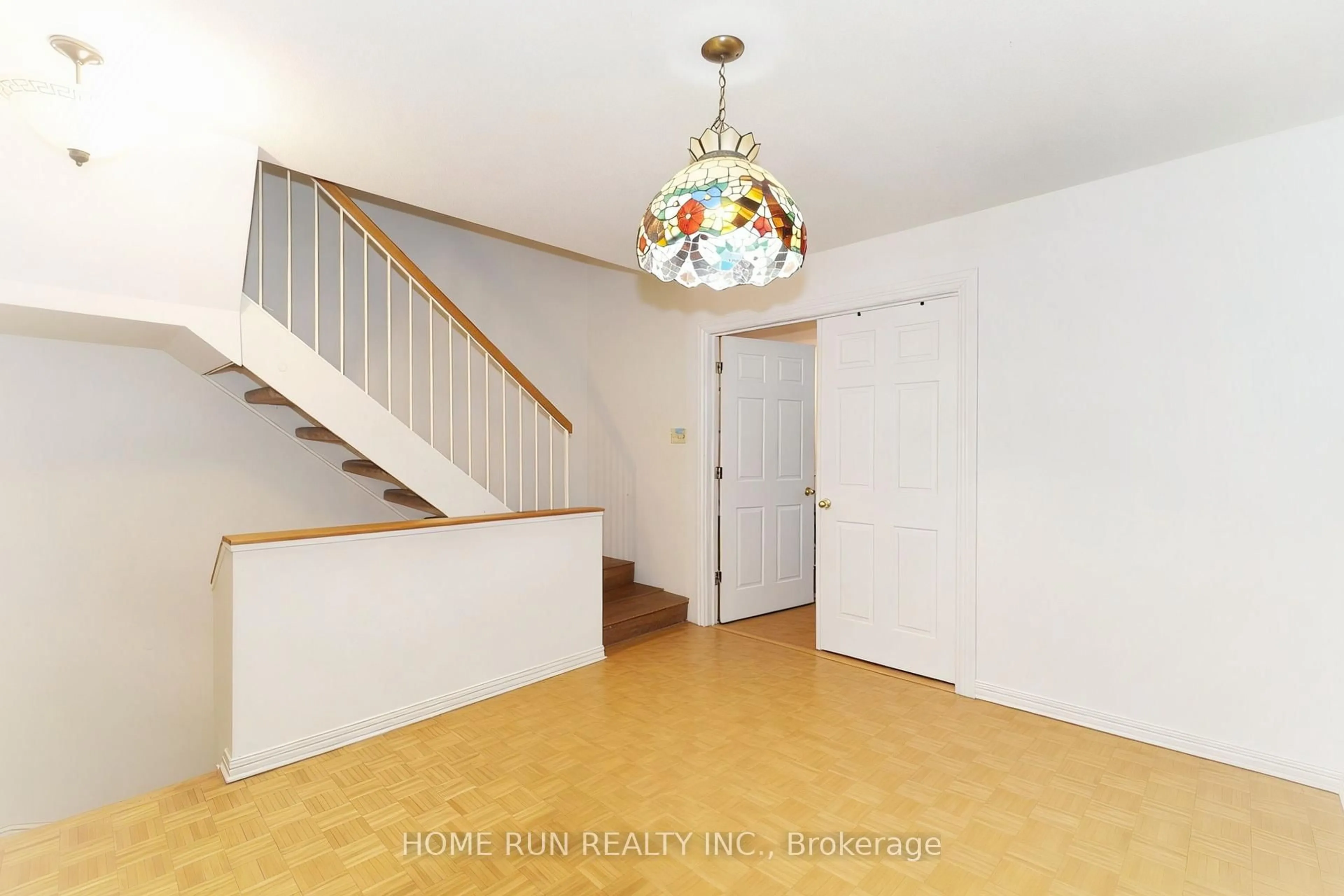 Unknown for 98 Templeton St, Ottawa Ontario K1N 6X3