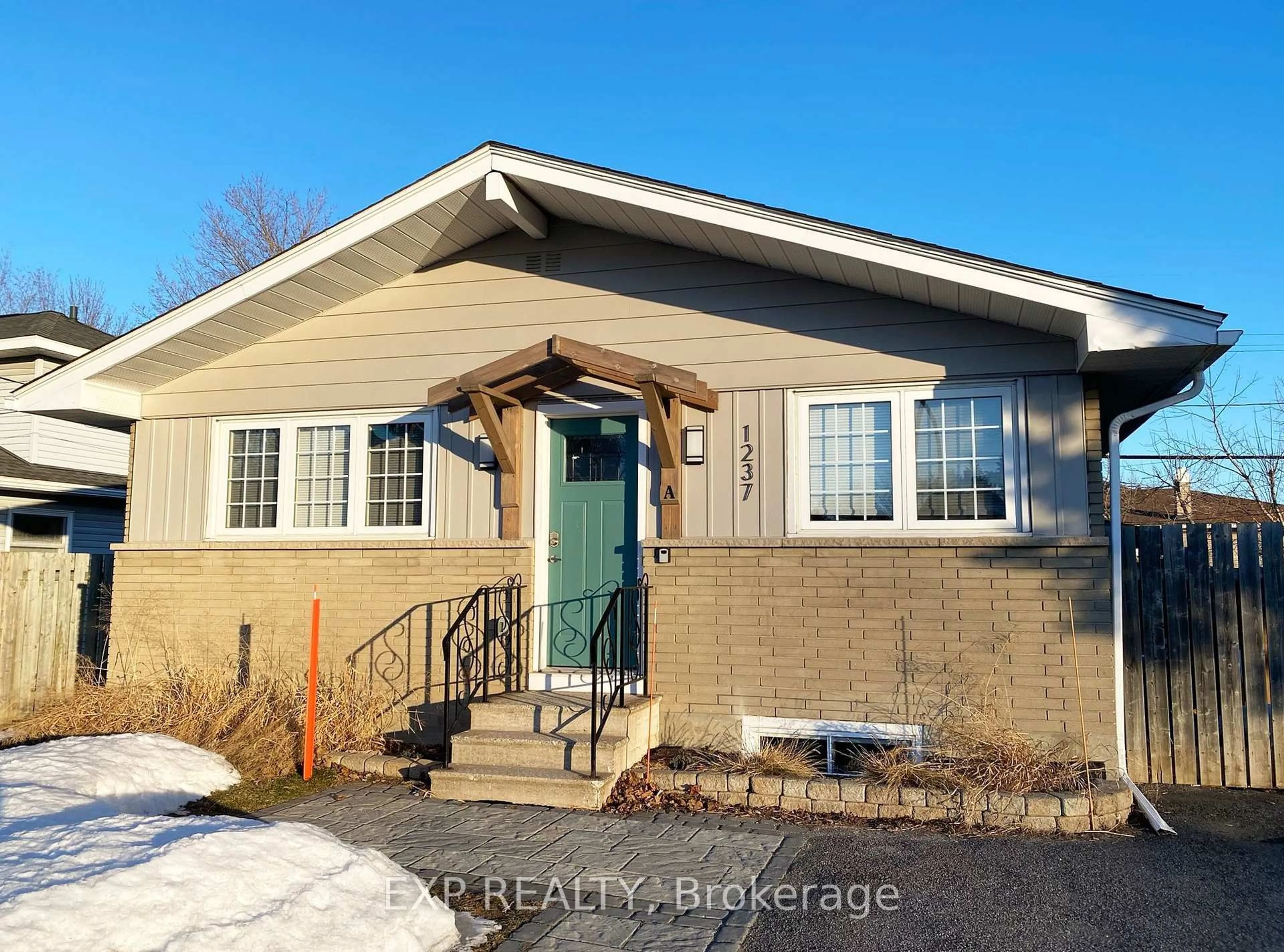 Home with vinyl exterior material, street for 1237 Vancouver Ave, Ottawa Ontario K1V 6V2