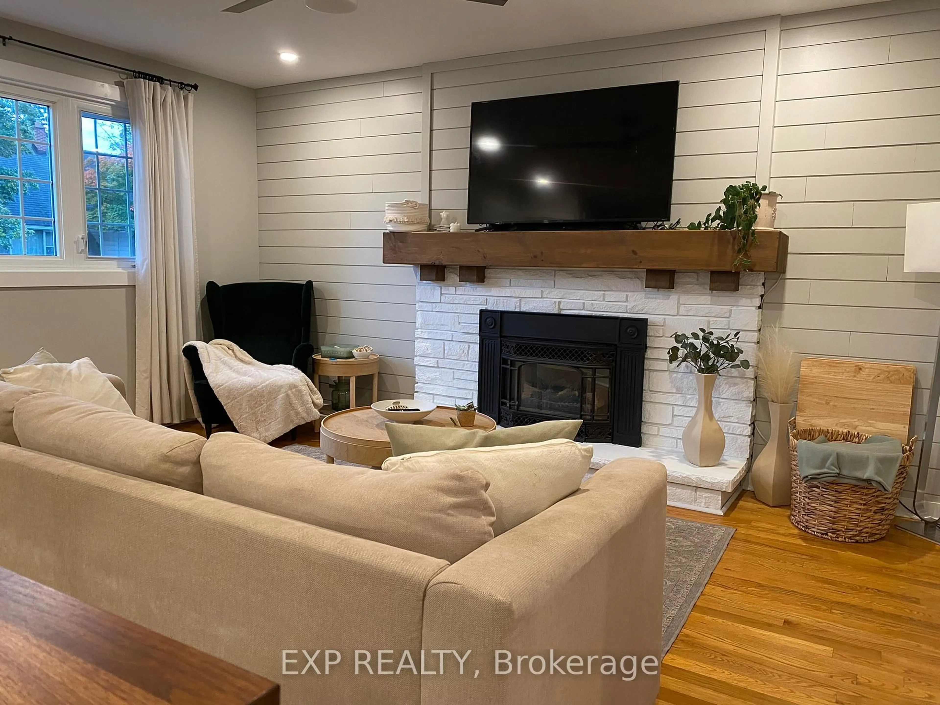 Living room with furniture, wood/laminate floor for 1237 Vancouver Ave, Ottawa Ontario K1V 6V2