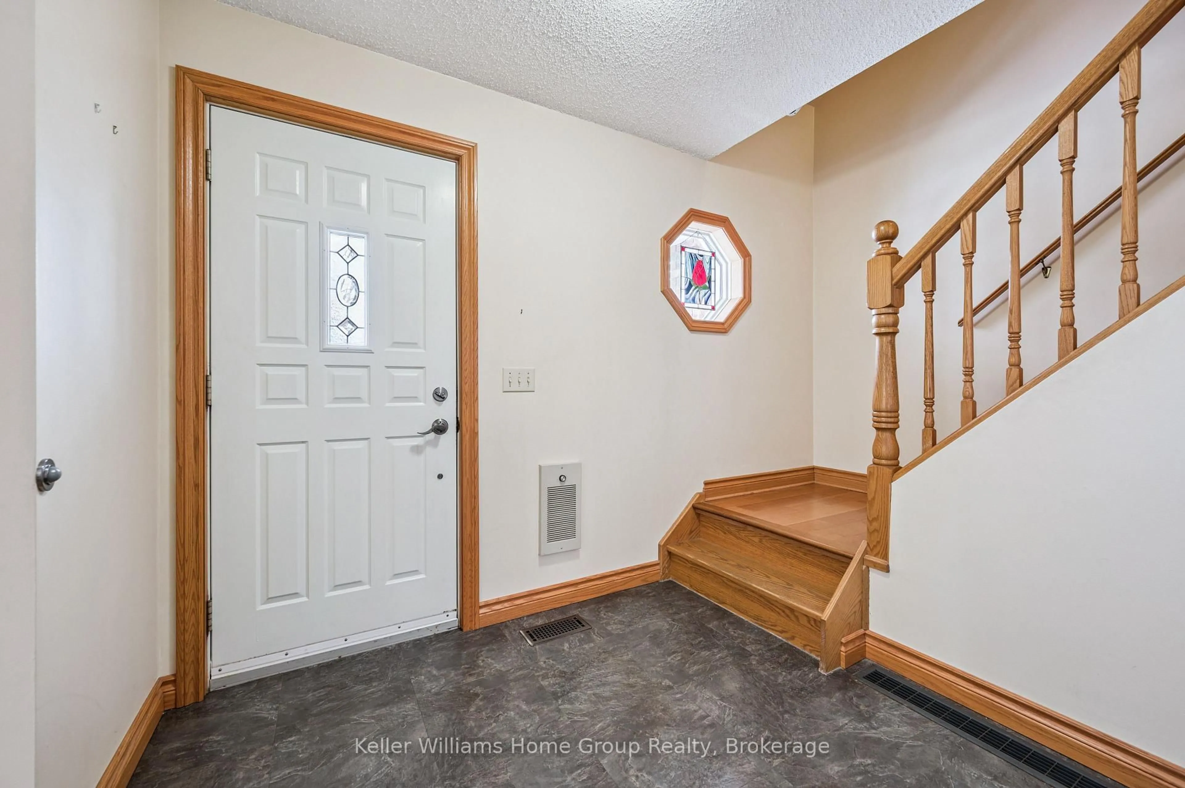 Indoor entryway for 28 Edward St, Mapleton Ontario N0G 1P0