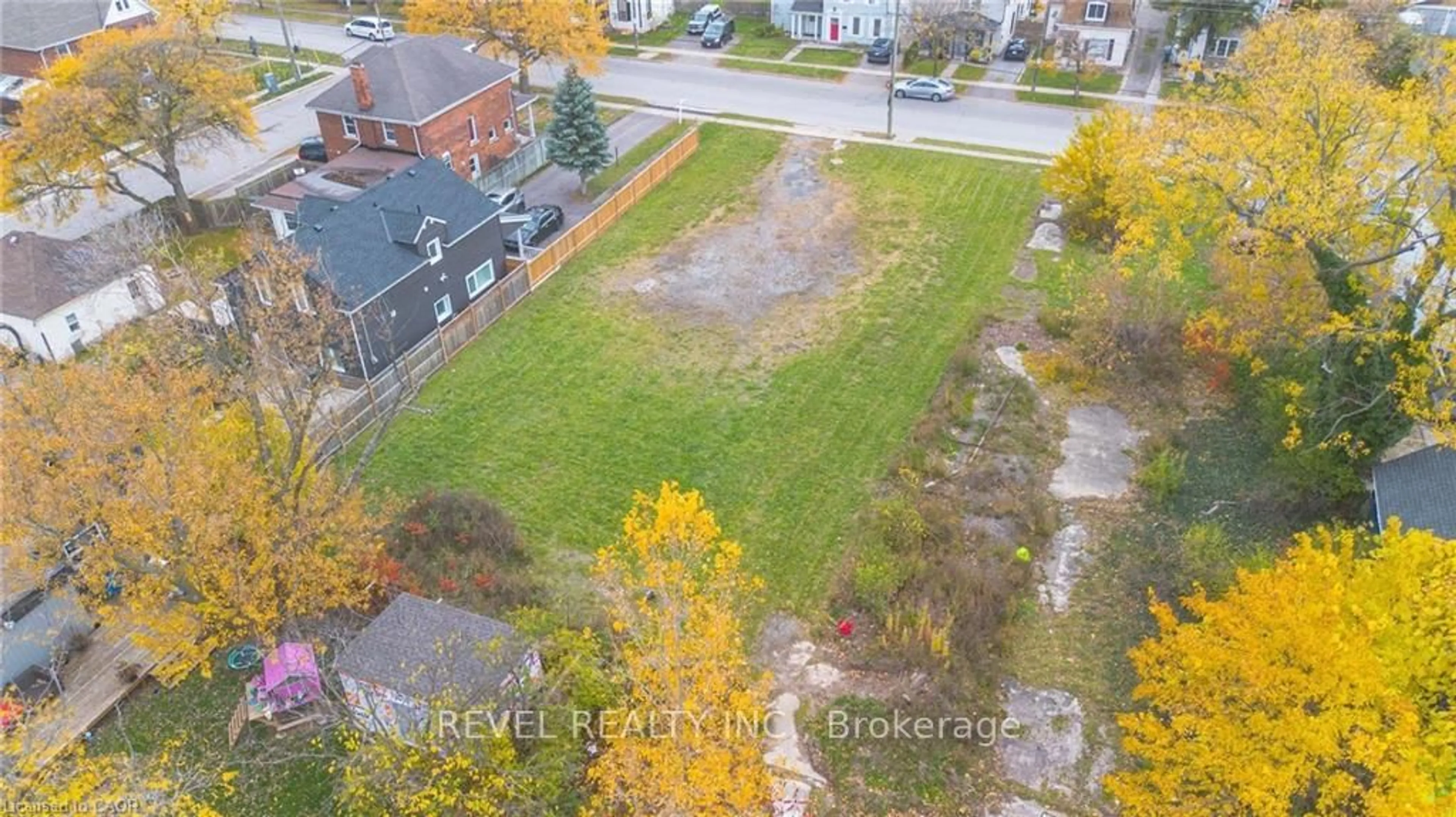 A pic from outside/outdoor area/front of a property/back of a property/a pic from drone, street for 5 Haight St, St. Catharines Ontario L2P 2L9