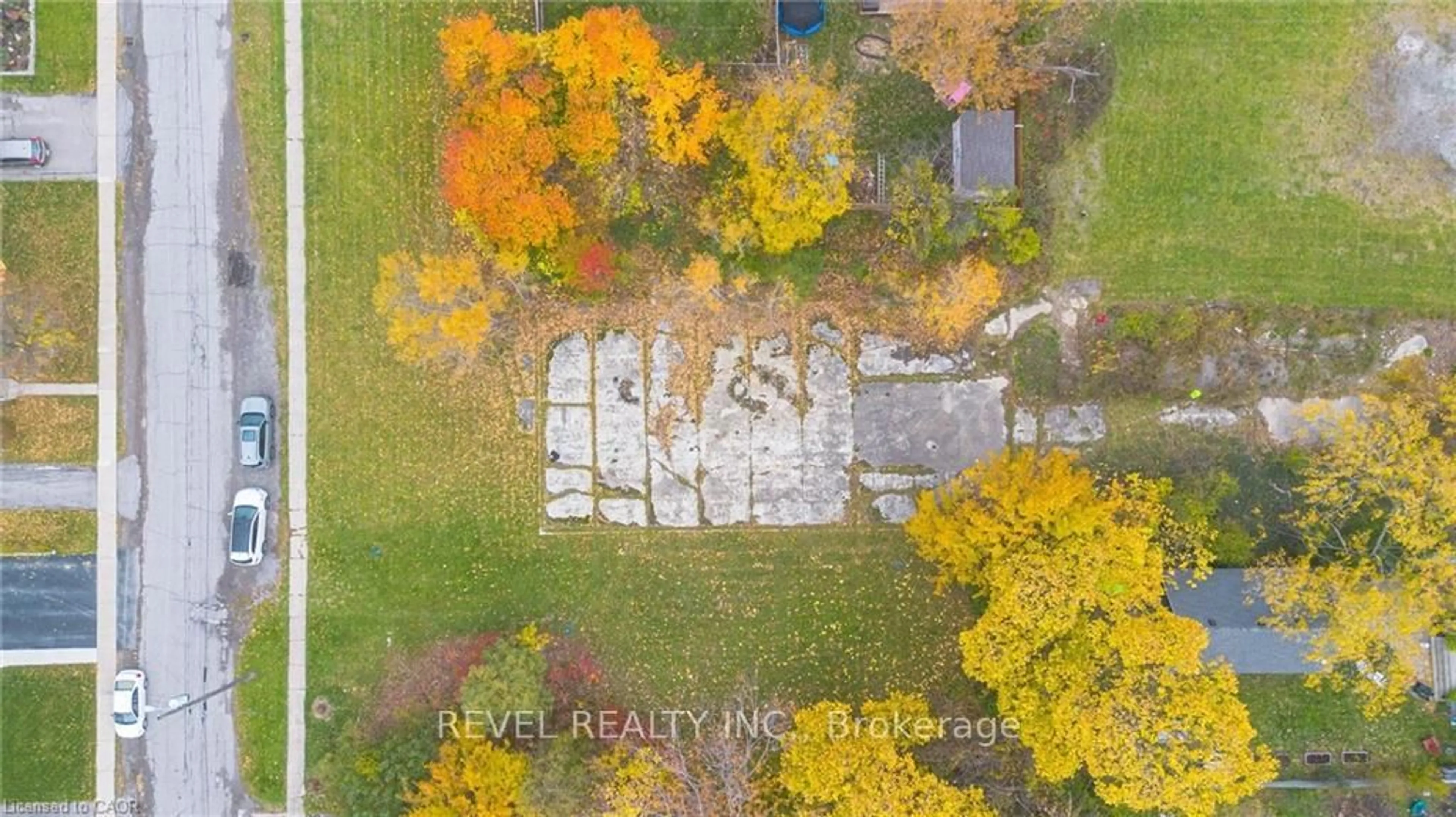 A pic from outside/outdoor area/front of a property/back of a property/a pic from drone, unknown for 5 Haight St, St. Catharines Ontario L2P 2L9