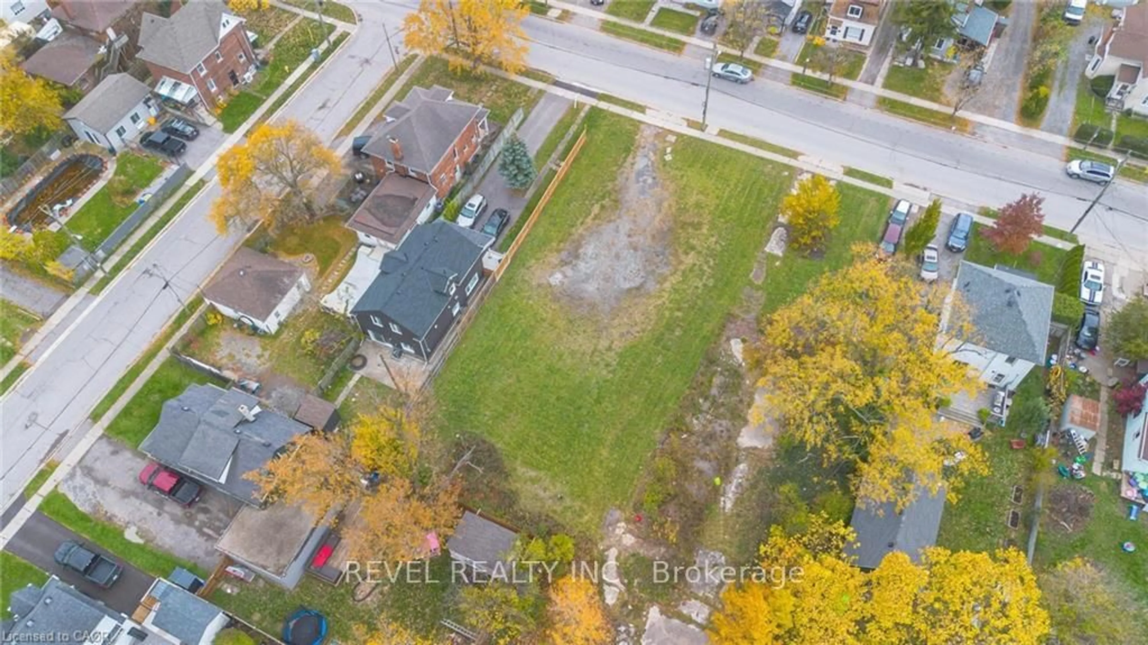 A pic from outside/outdoor area/front of a property/back of a property/a pic from drone, street for 5 Haight St, St. Catharines Ontario L2P 2L9