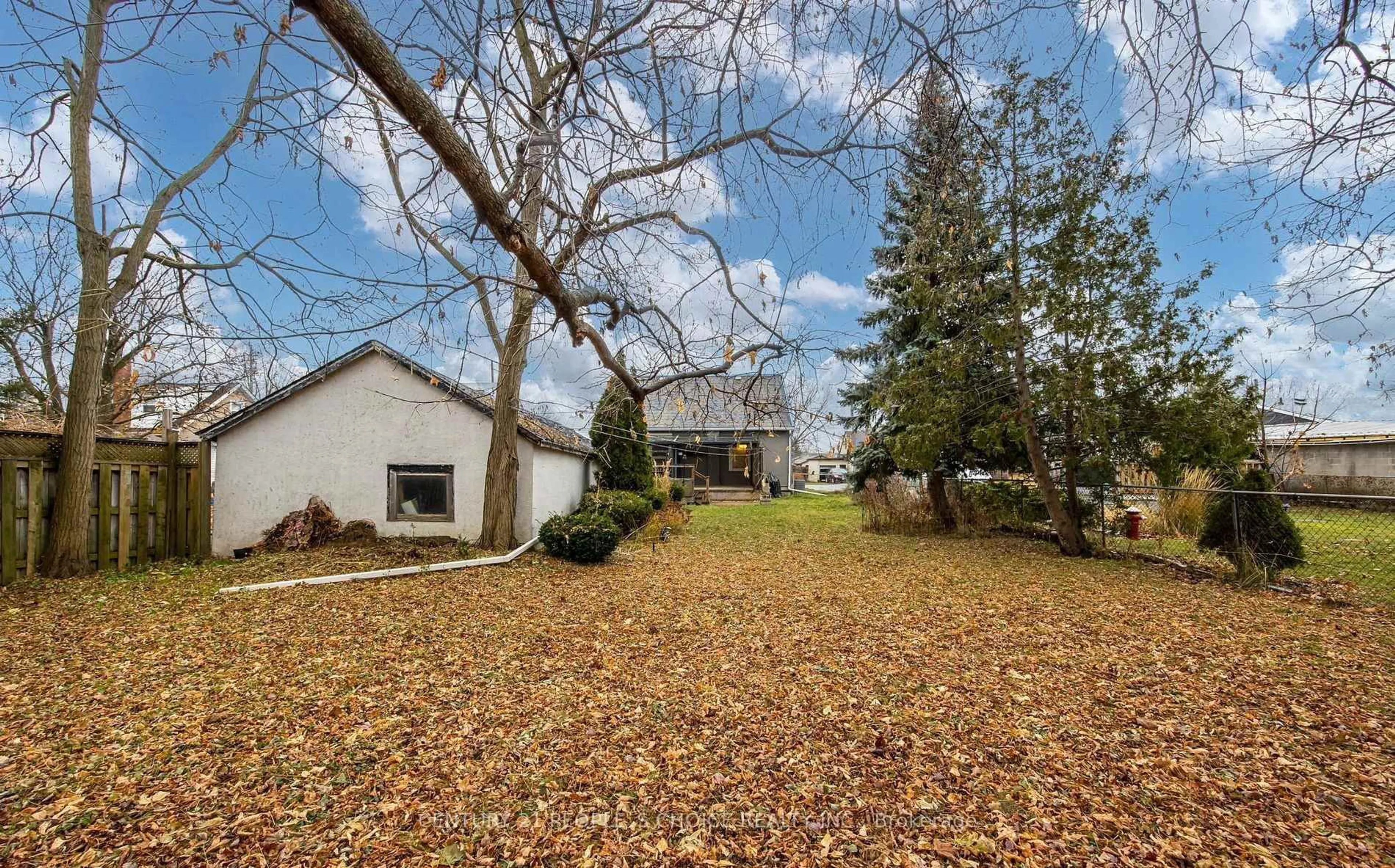 A pic from outside/outdoor area/front of a property/back of a property/a pic from drone, street for 22 Parker St, Belleville Ontario K8P 1C8