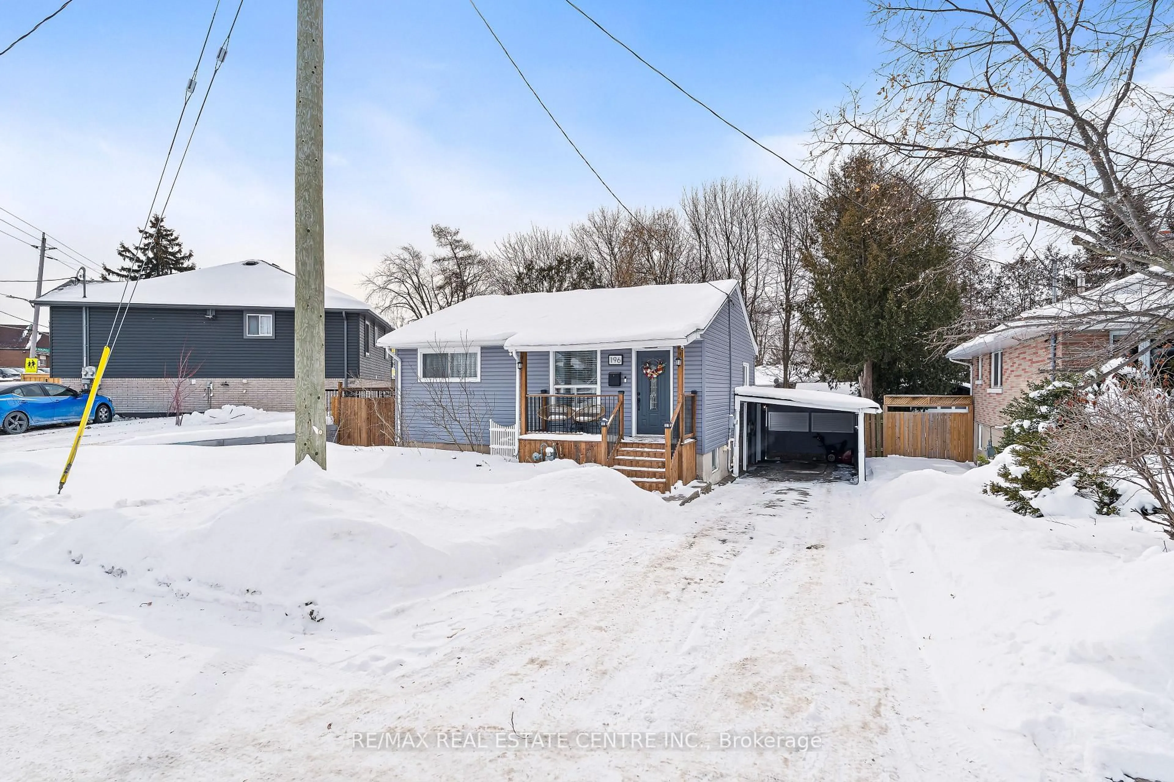 A pic from outside/outdoor area/front of a property/back of a property/a pic from drone, street for 196 Durham Ave, Cambridge Ontario N3H 4H9