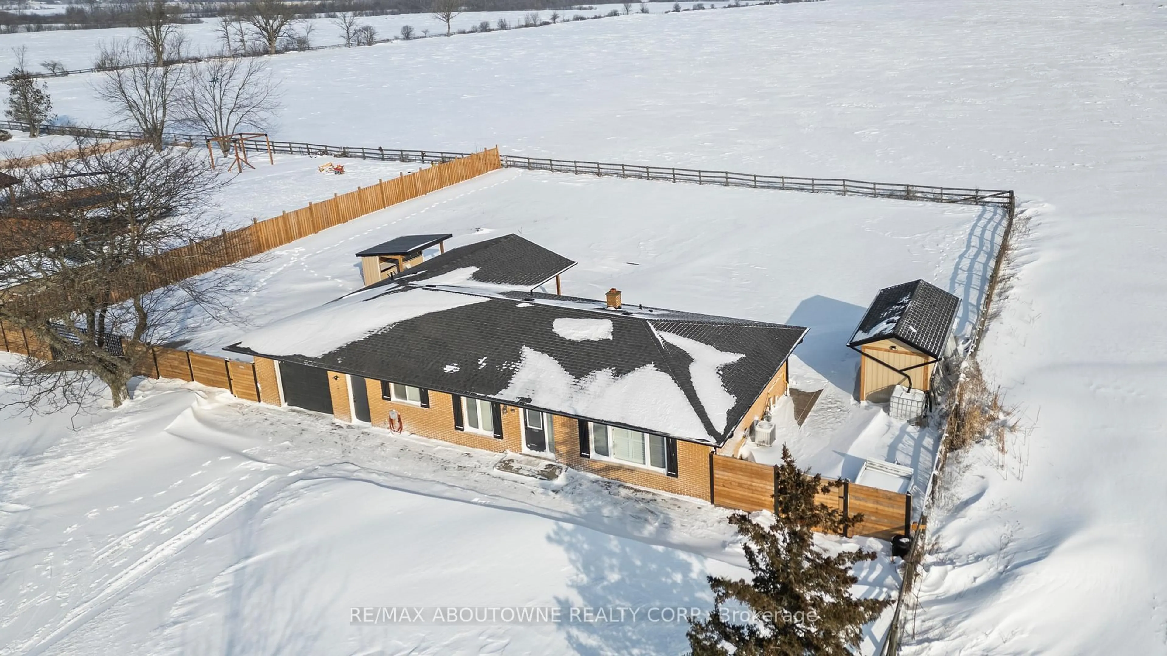 A pic from outside/outdoor area/front of a property/back of a property/a pic from drone, building for 214 Binbrook Rd, Hamilton Ontario L0R 1C0