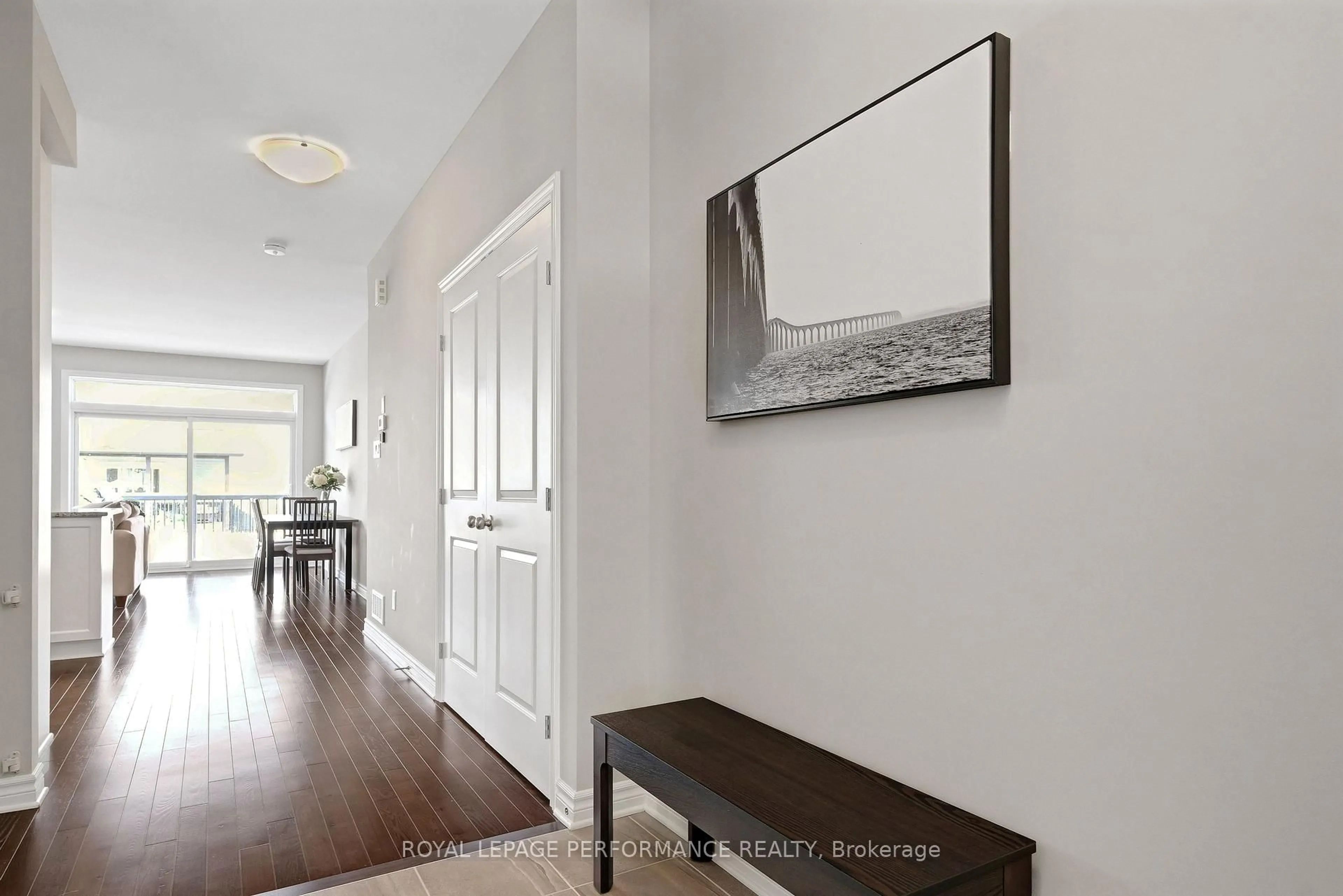 Indoor entryway for 203 Station Tr, Russell Ontario K4R 0C9