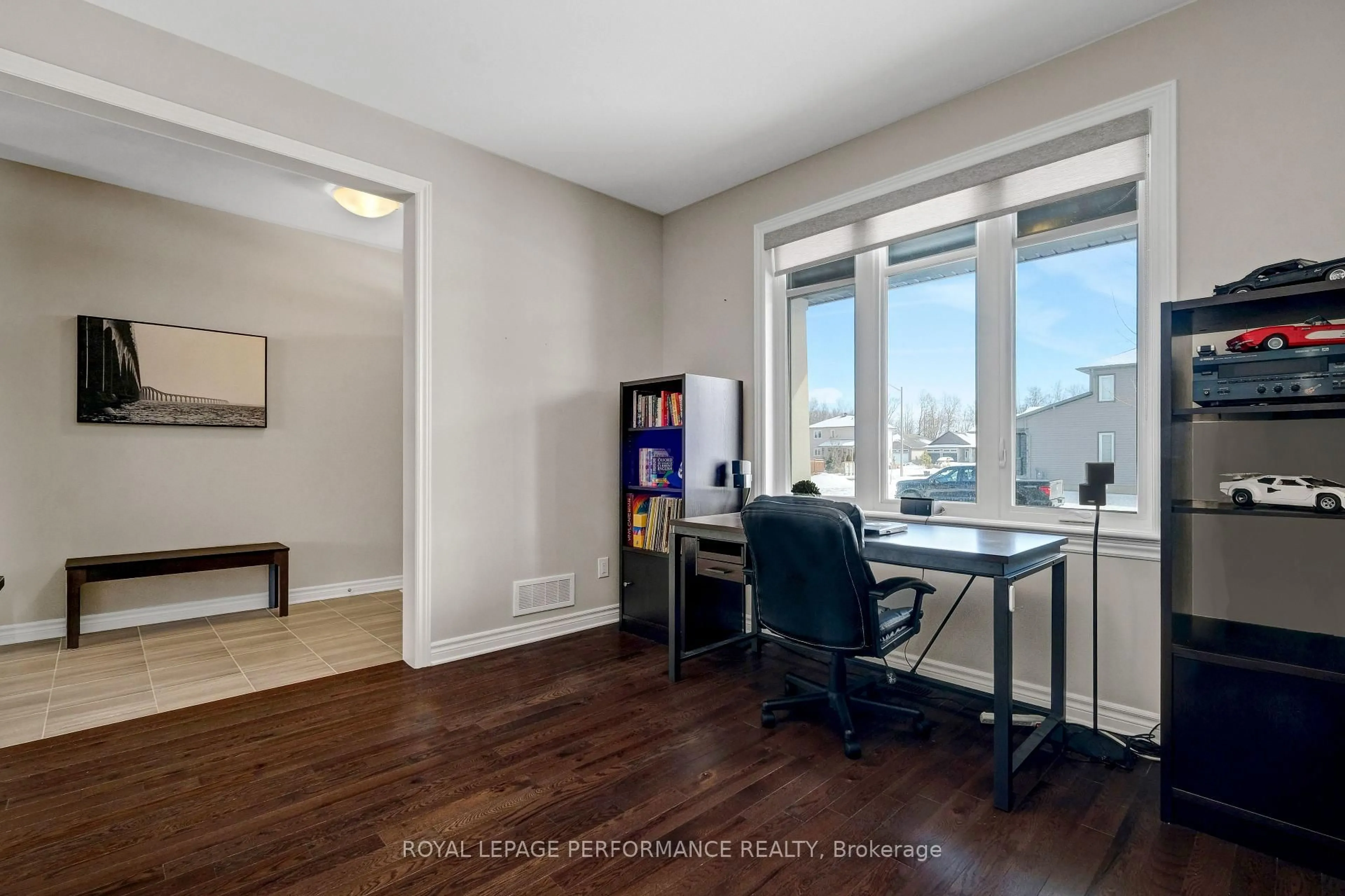 A pic of a room for 203 Station Tr, Russell Ontario K4R 0C9