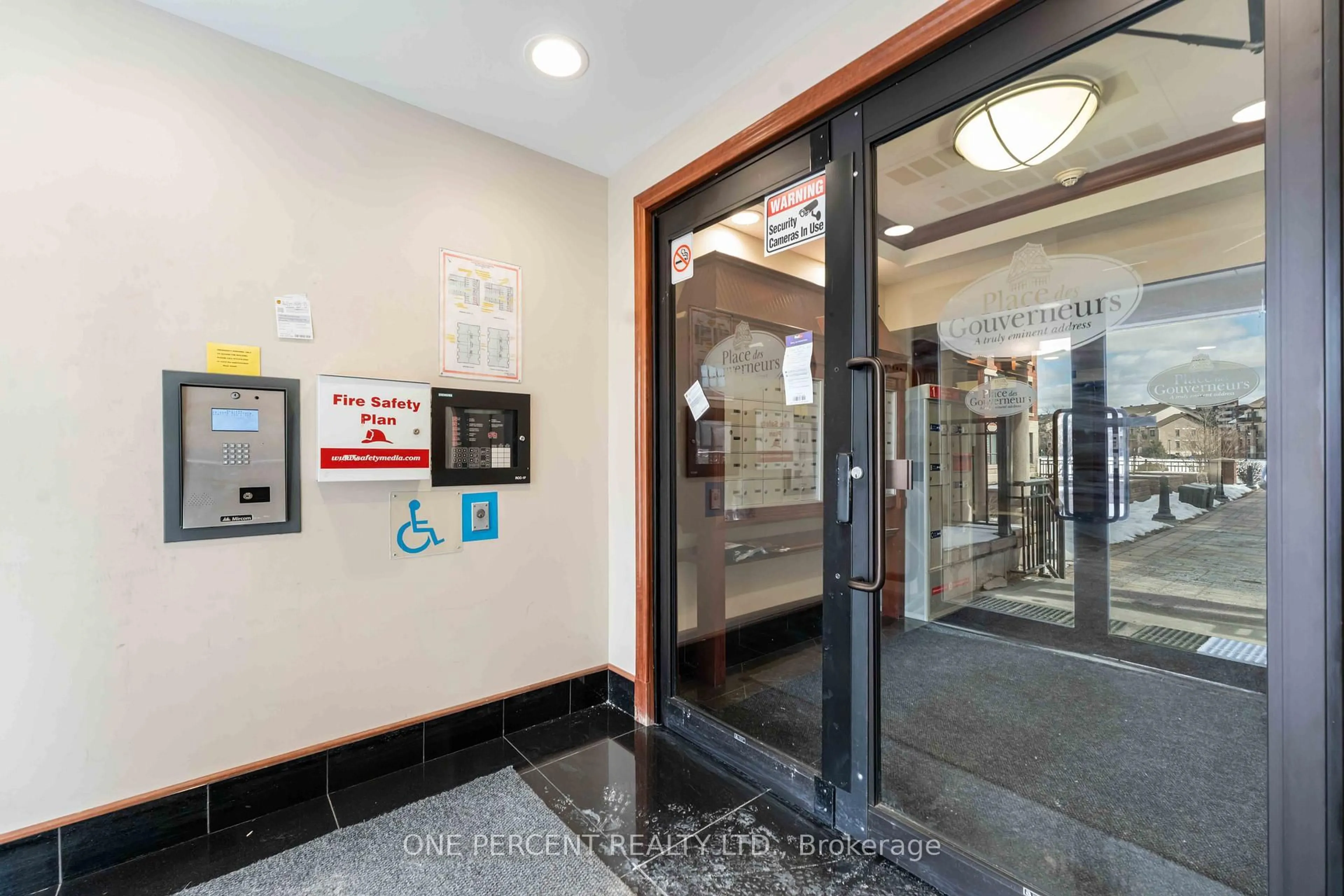 Indoor foyer for 955 Beauparc Private #316, Ottawa Ontario K1J 0A2