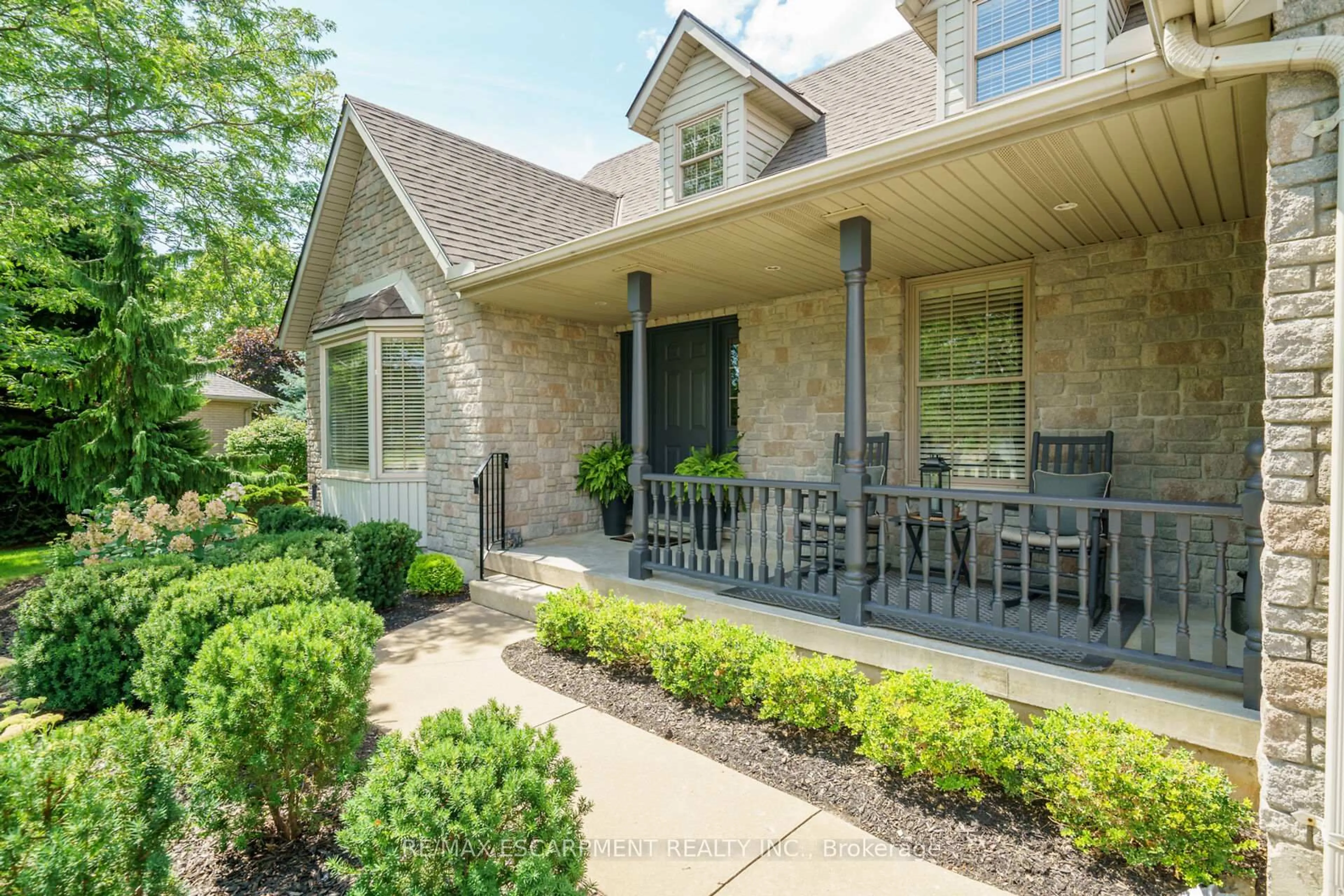 Home with brick exterior material, street for 17 Angle St, Norfolk Ontario N3Y 5M6