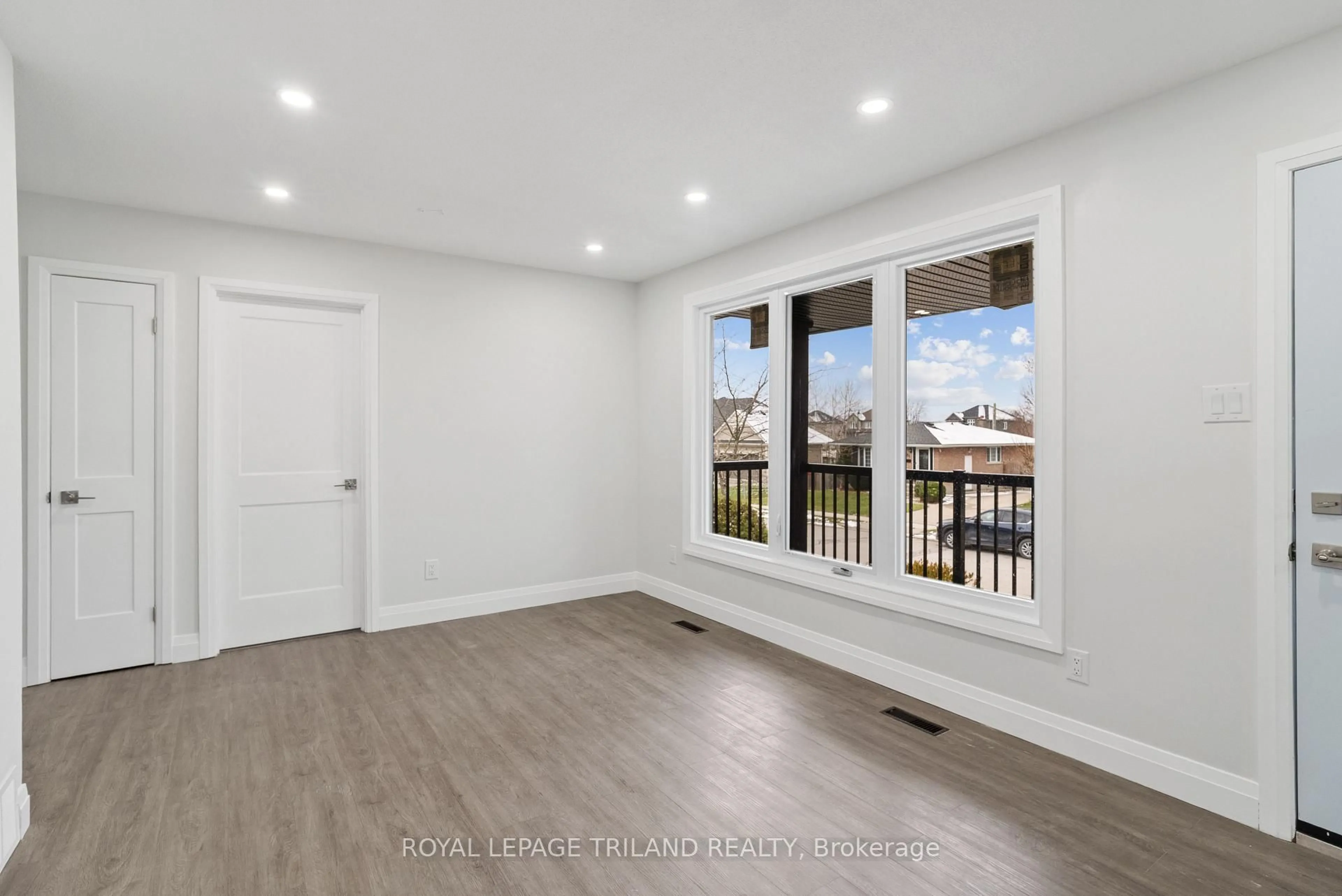 A pic of a room for 32 Parish St, St. Thomas Ontario N5R 4W8