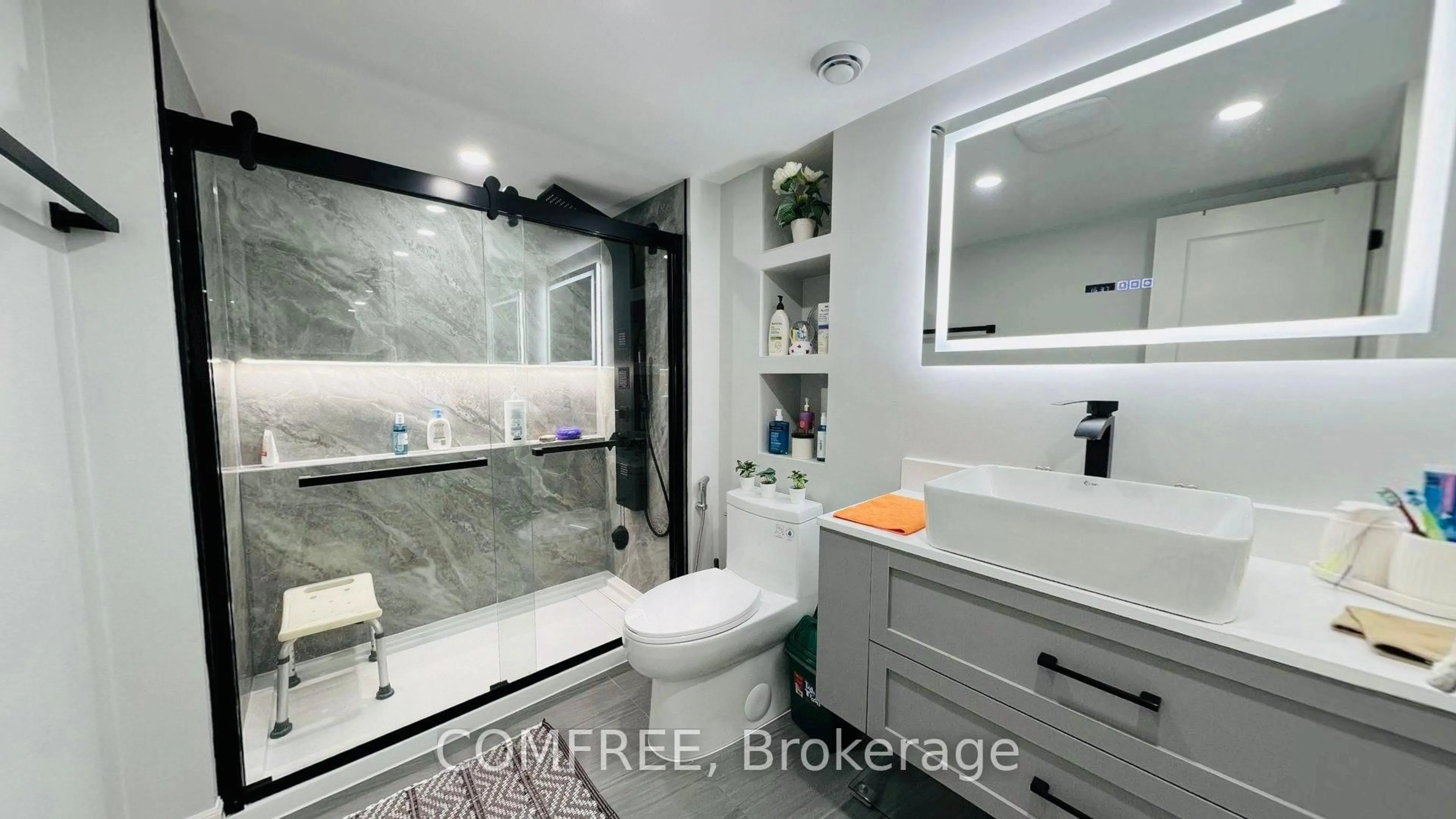 Contemporary bathroom, ceramic/tile floor for 29 Sabrina Ave, Quinte West Ontario K8V 0J9
