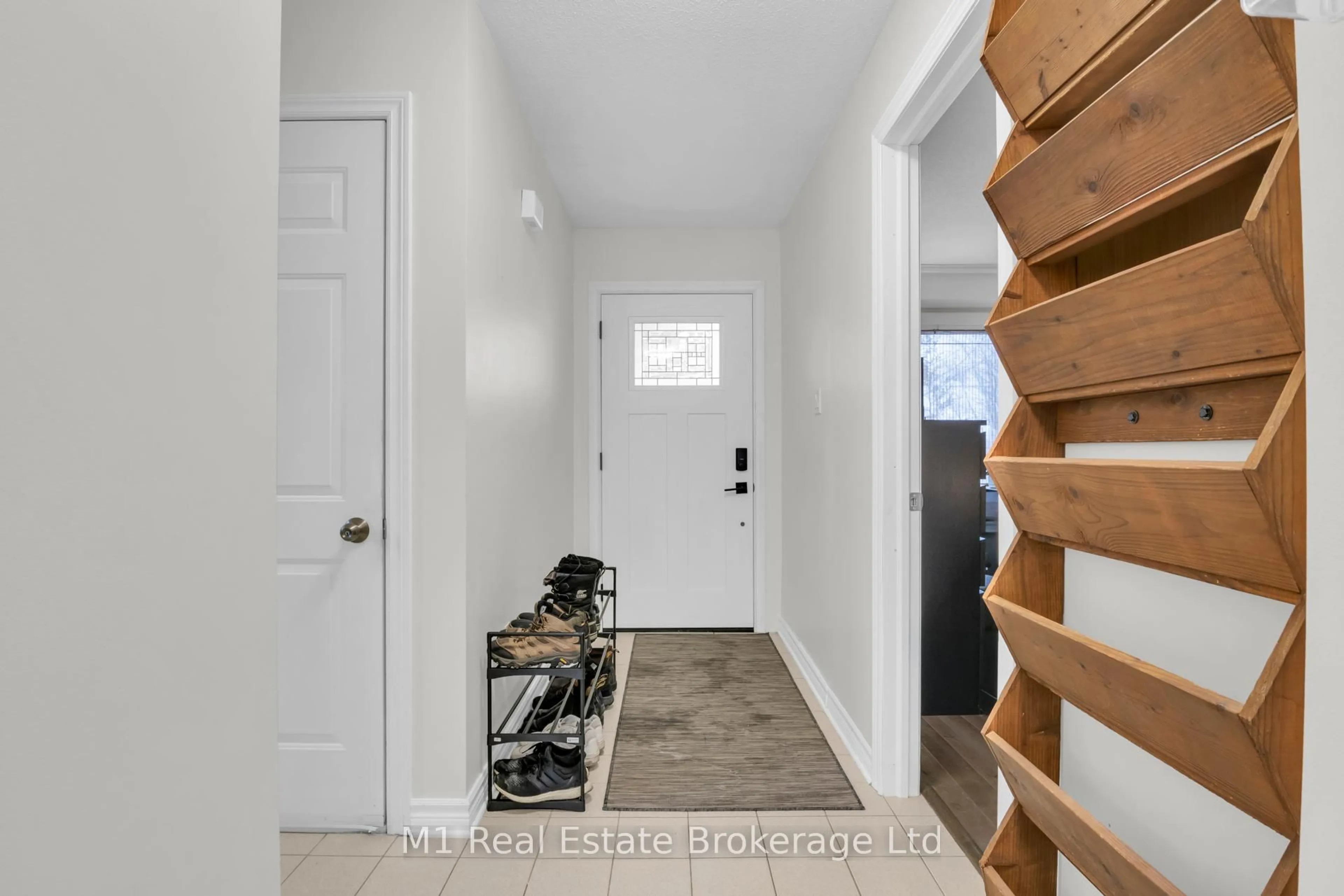 Indoor entryway for 157 Municipal St, Guelph Ontario N1G 4R2