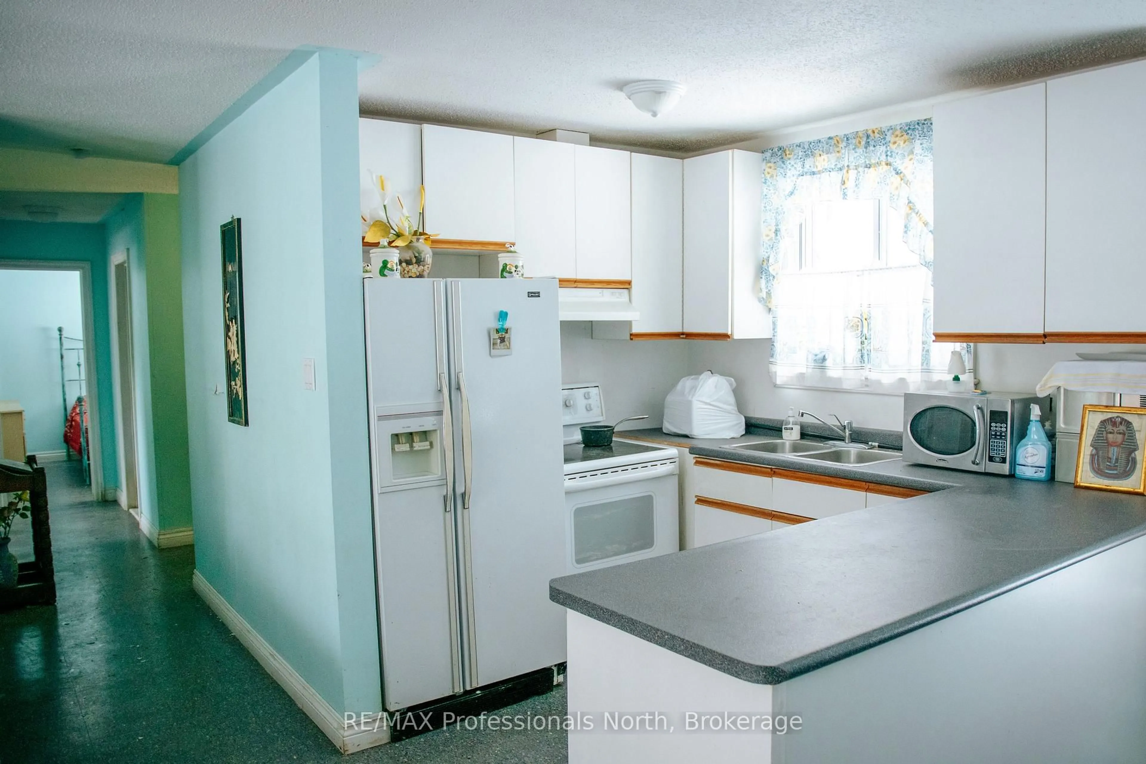 Standard kitchen, unknown for 1114 River Haven Rd, Bracebridge Ontario P1L 1X1