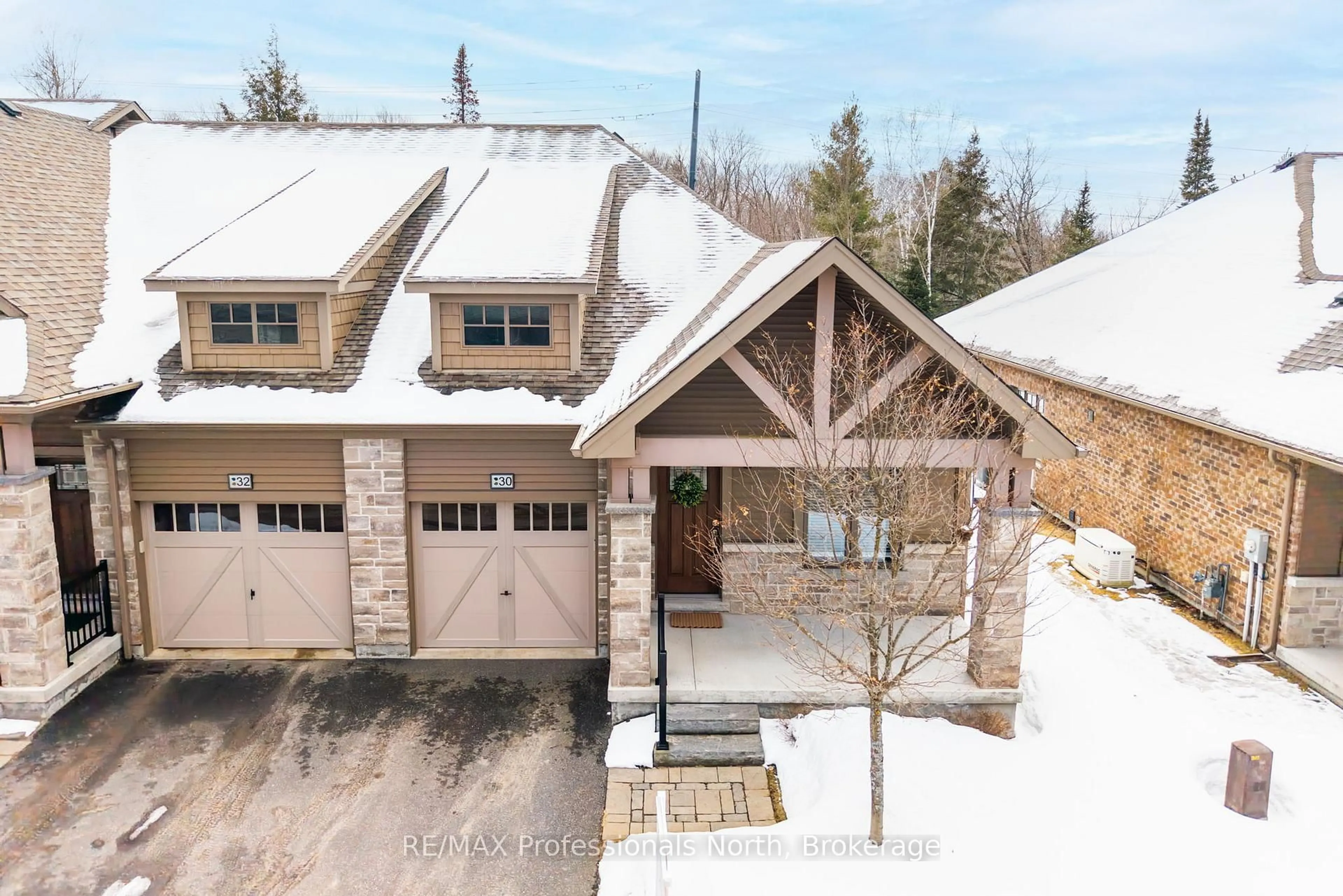 A pic from outside/outdoor area/front of a property/back of a property/a pic from drone, unknown for 30 Serenity Pl, Huntsville Ontario P1H 0C4