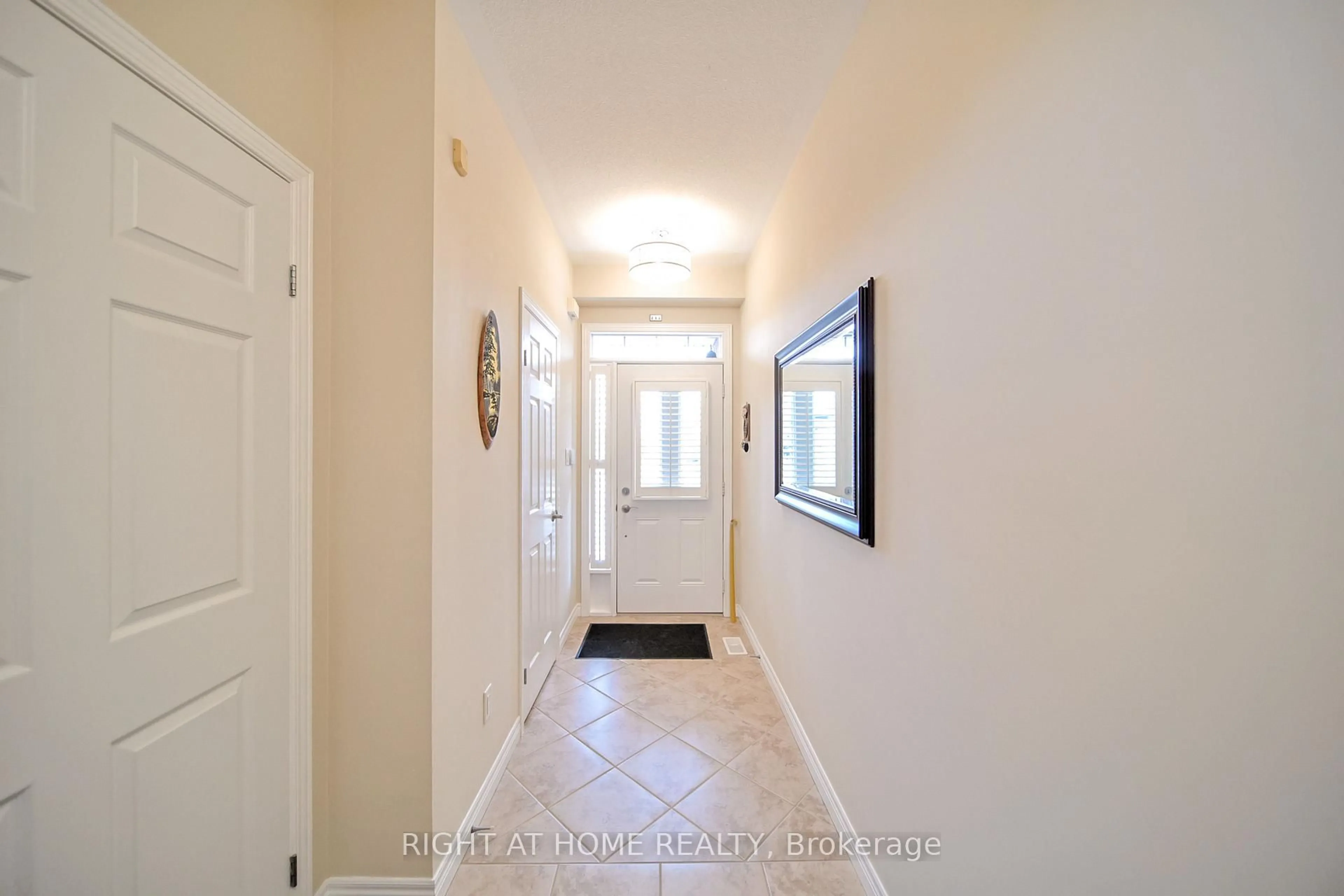 Indoor entryway for 400 Stonehenge Dr #12, Hamilton Ontario L9K 0A2