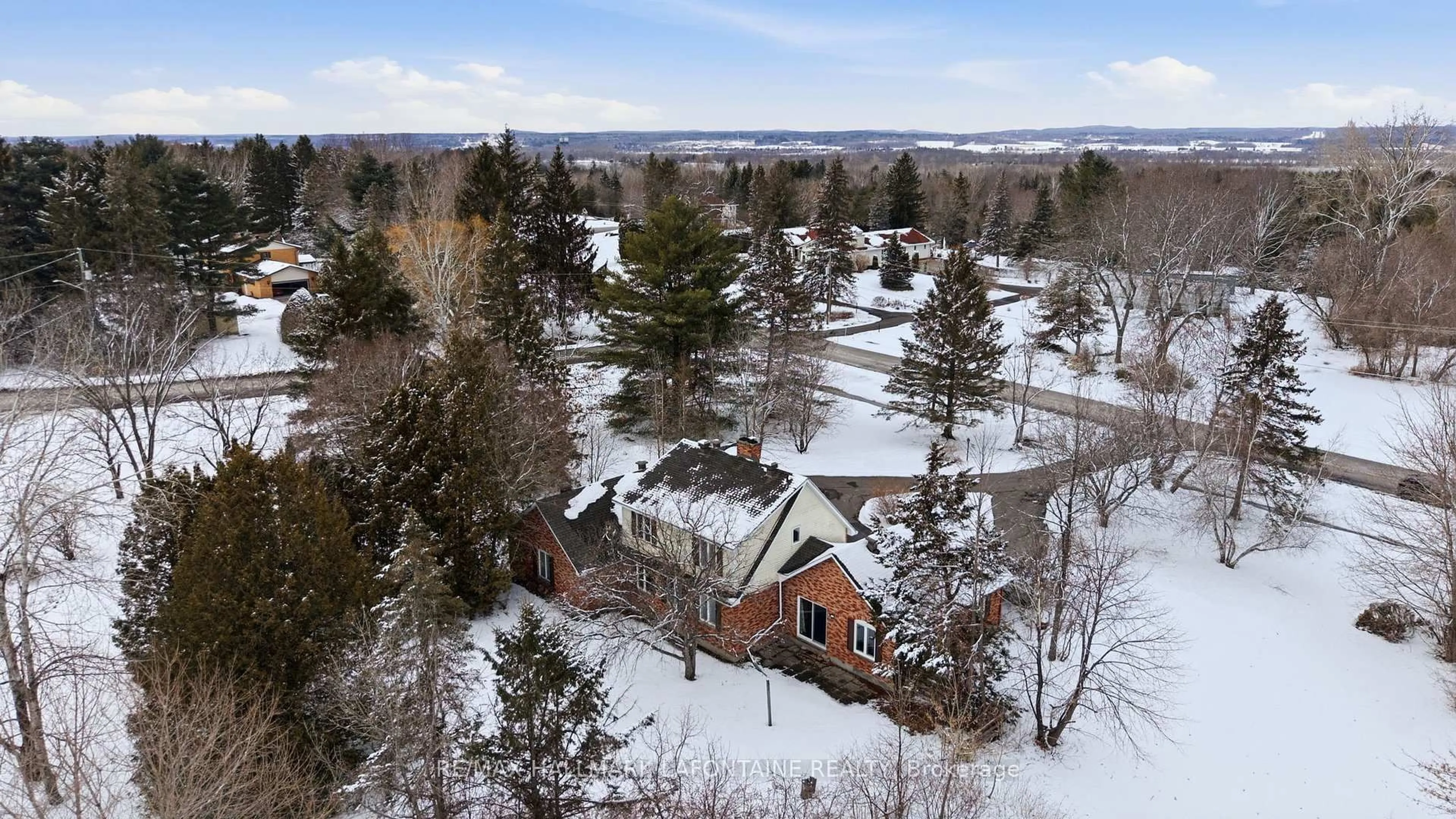 A pic from outside/outdoor area/front of a property/back of a property/a pic from drone, unknown for 1460 Kinsella Dr, Ottawa Ontario K4C 1A9