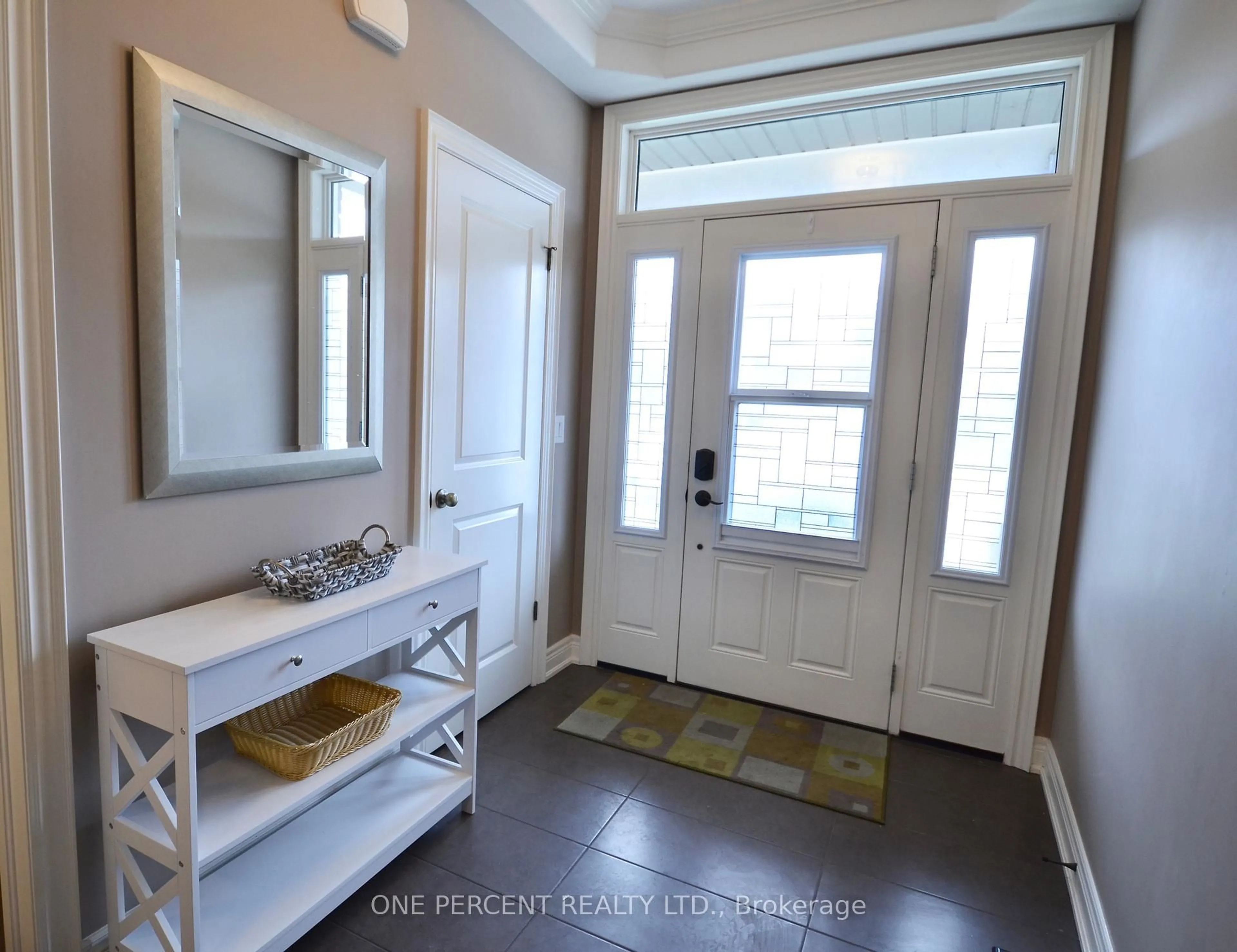 Indoor entryway for 8 Moes Cres, St. Catharines Ontario L2M 0B1