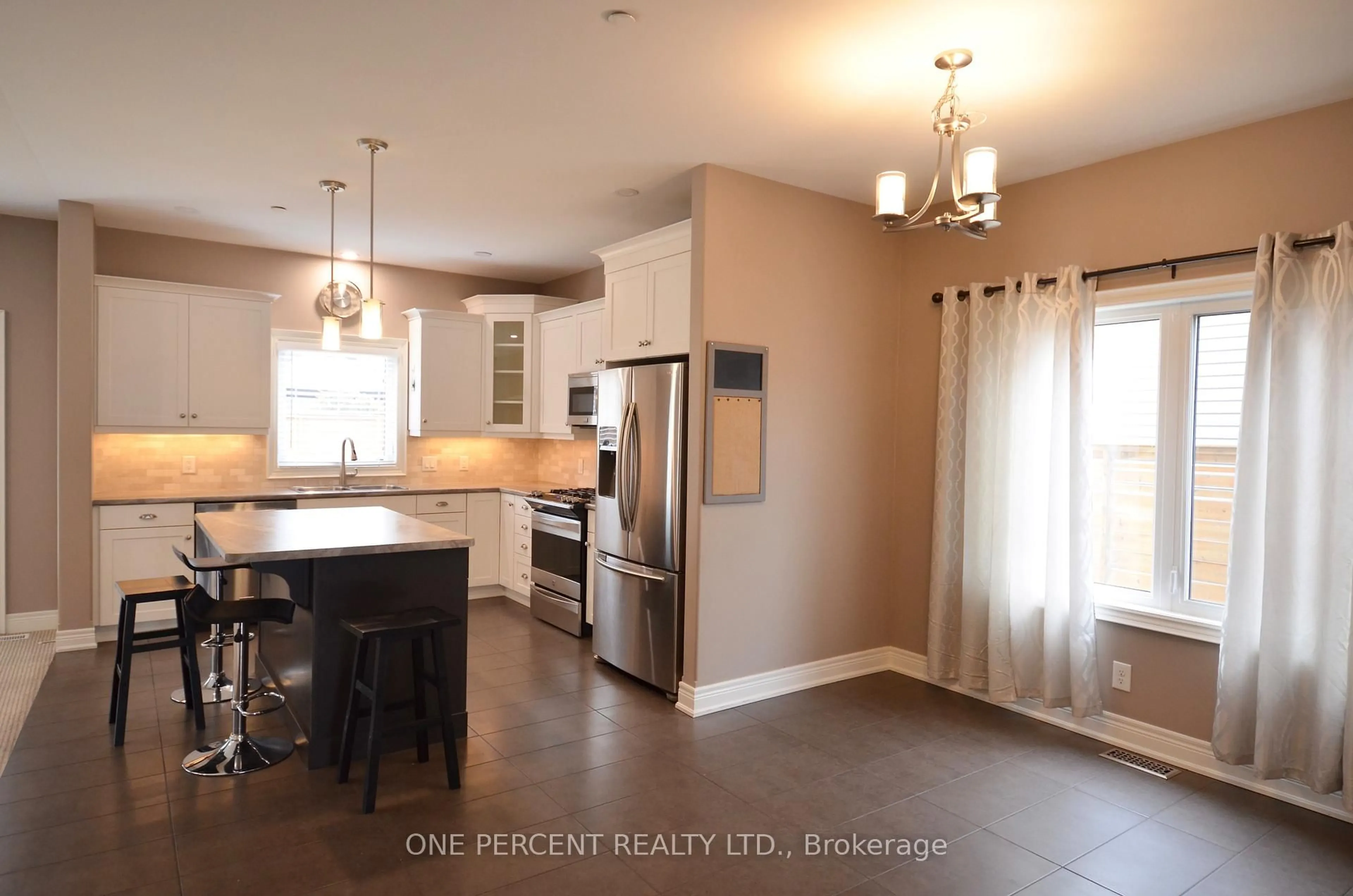 Open concept kitchen, unknown for 8 Moes Cres, St. Catharines Ontario L2M 0B1
