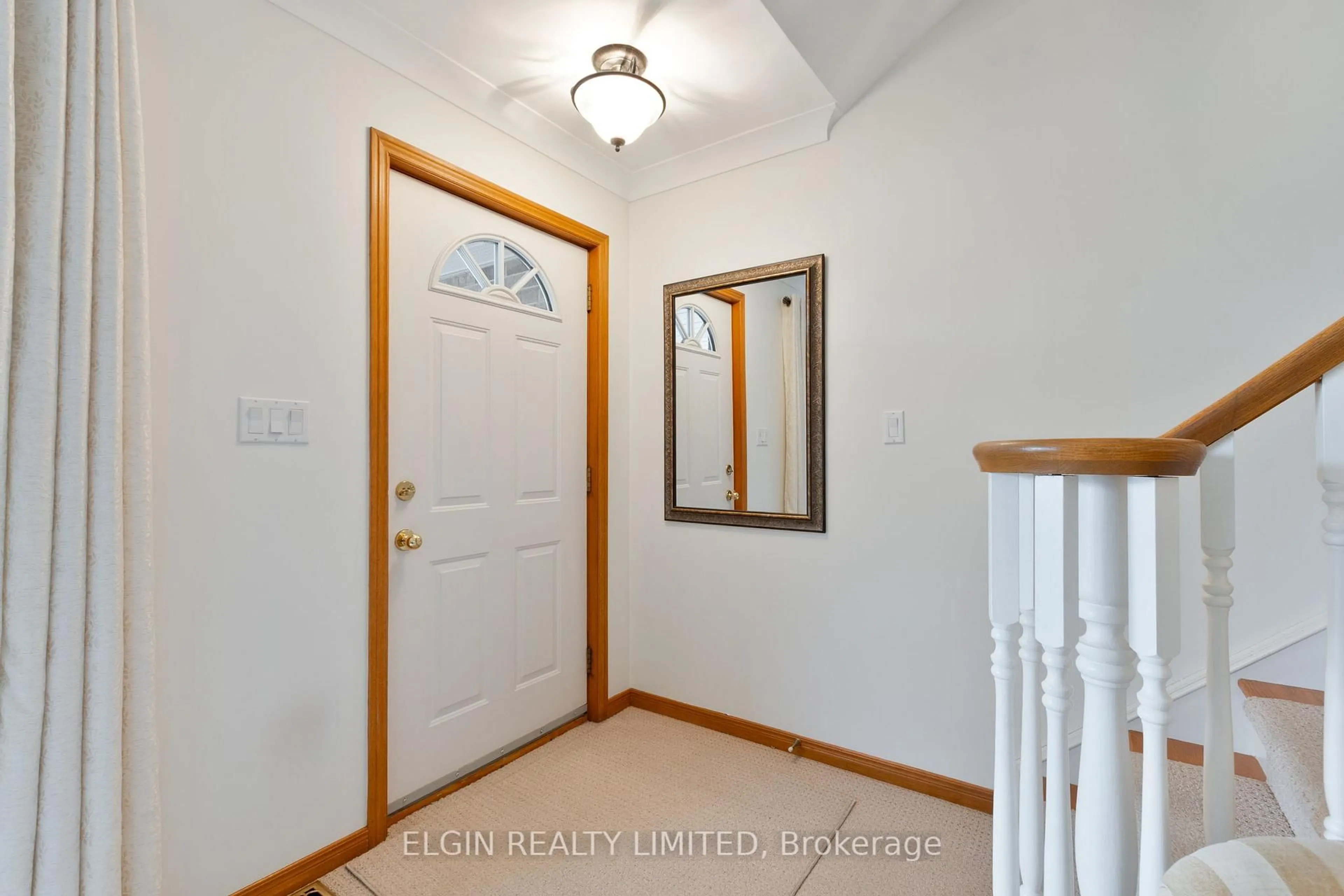 Indoor entryway for 29 Trevithick Terr, St. Thomas Ontario N5R 5Y6