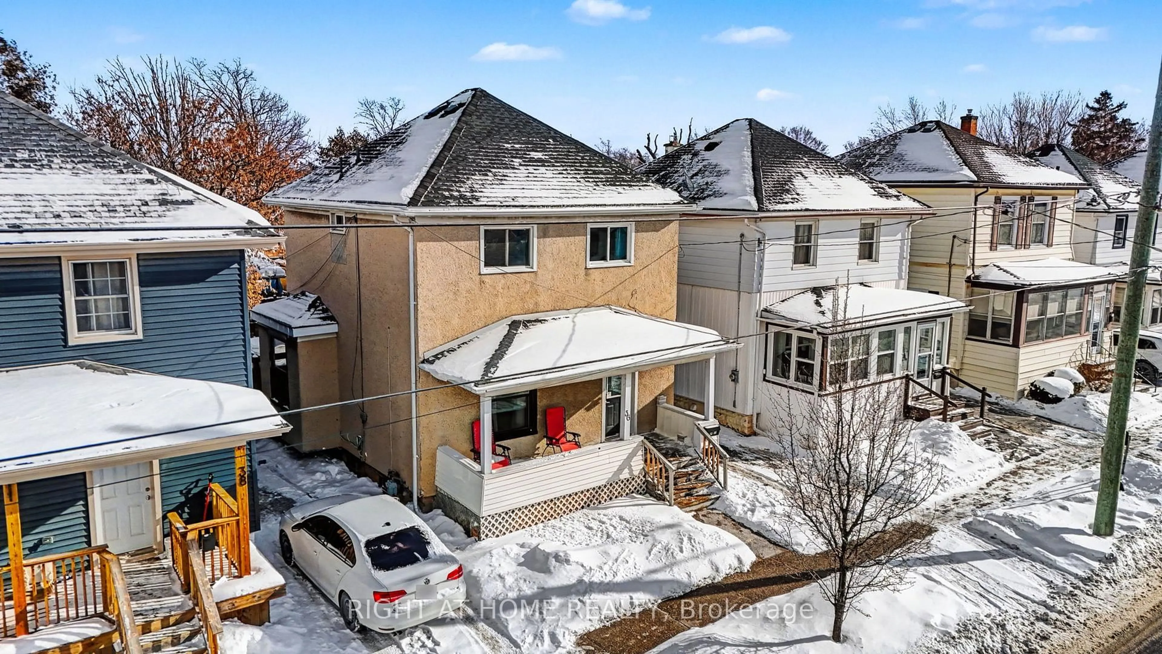 A pic from outside/outdoor area/front of a property/back of a property/a pic from drone, street for 36 Berryman Ave, St. Catharines Ontario L2R 3W9