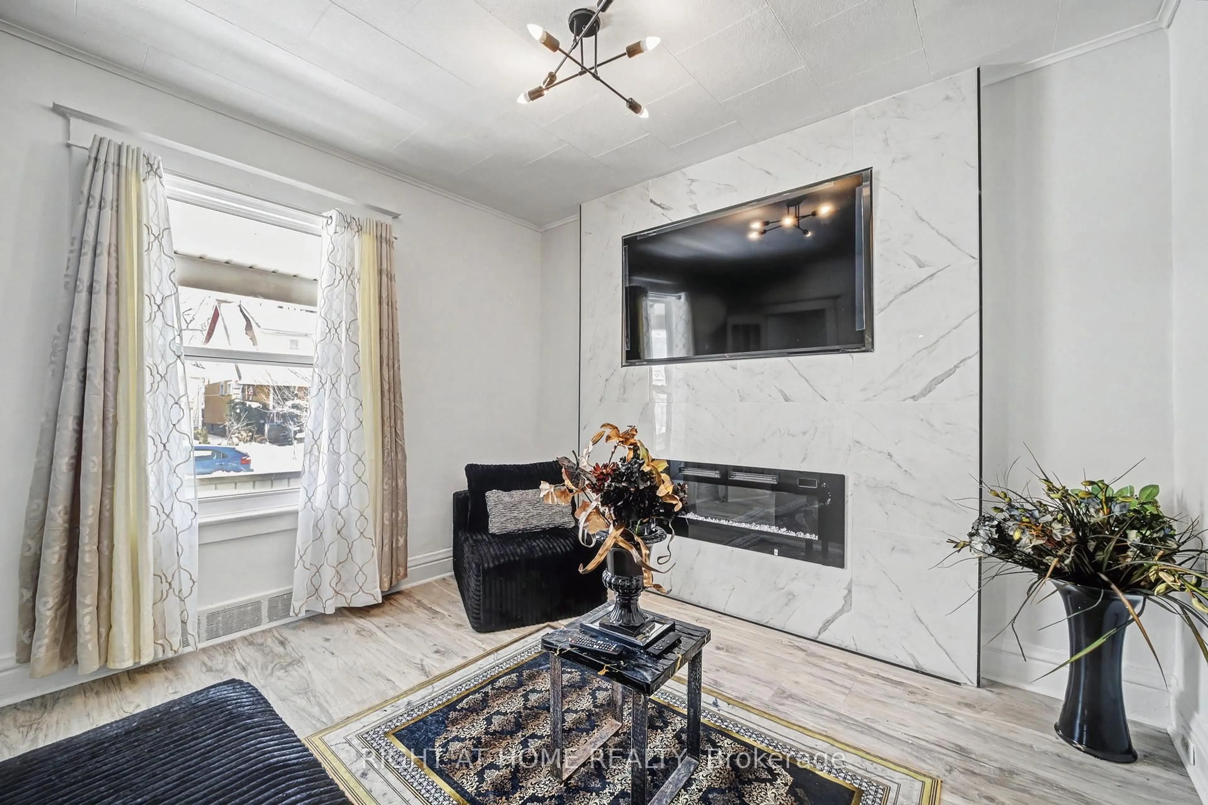 Living room with furniture, ceramic/tile floor for 36 Berryman Ave, St. Catharines Ontario L2R 3W9