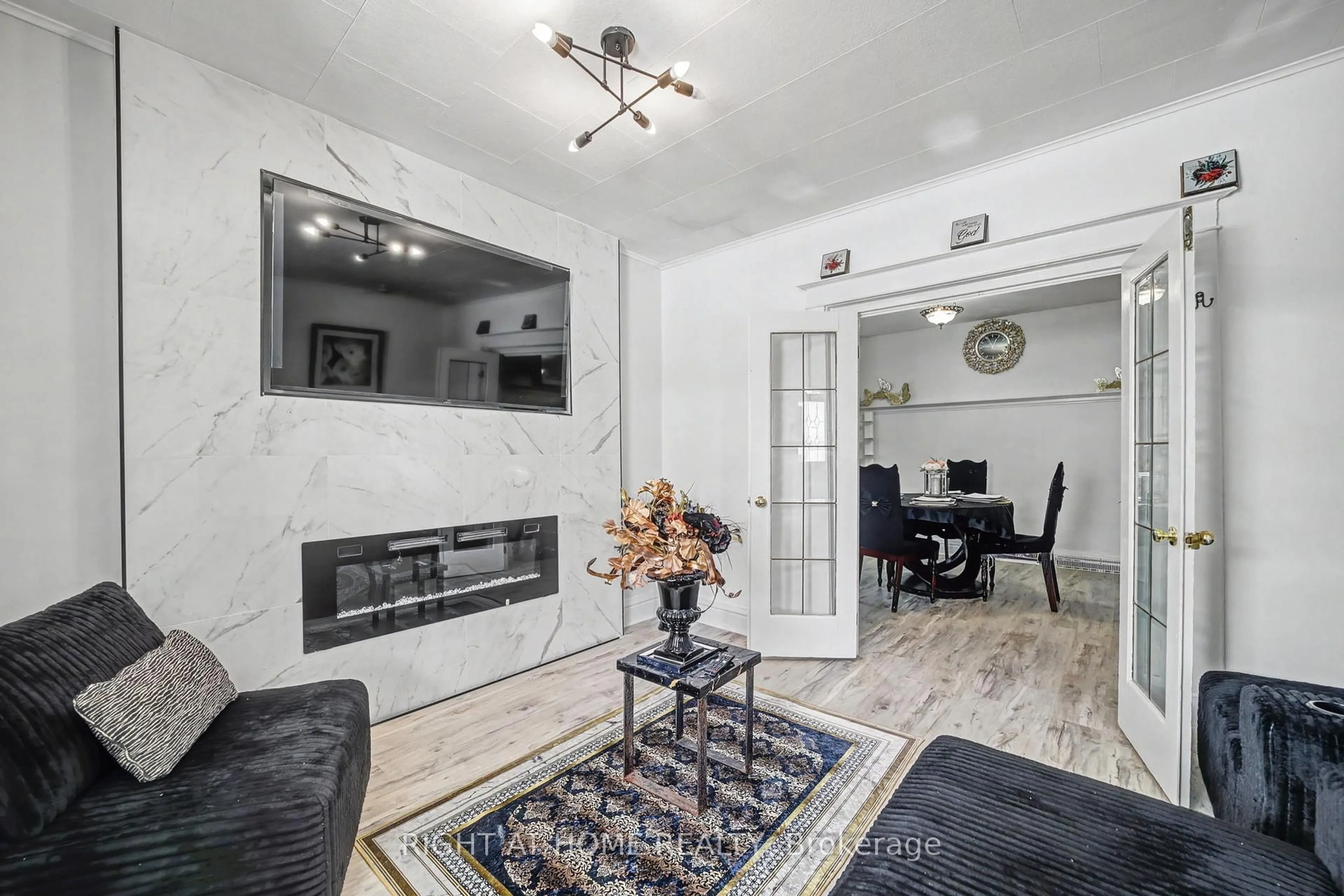 Living room with furniture, unknown for 36 Berryman Ave, St. Catharines Ontario L2R 3W9