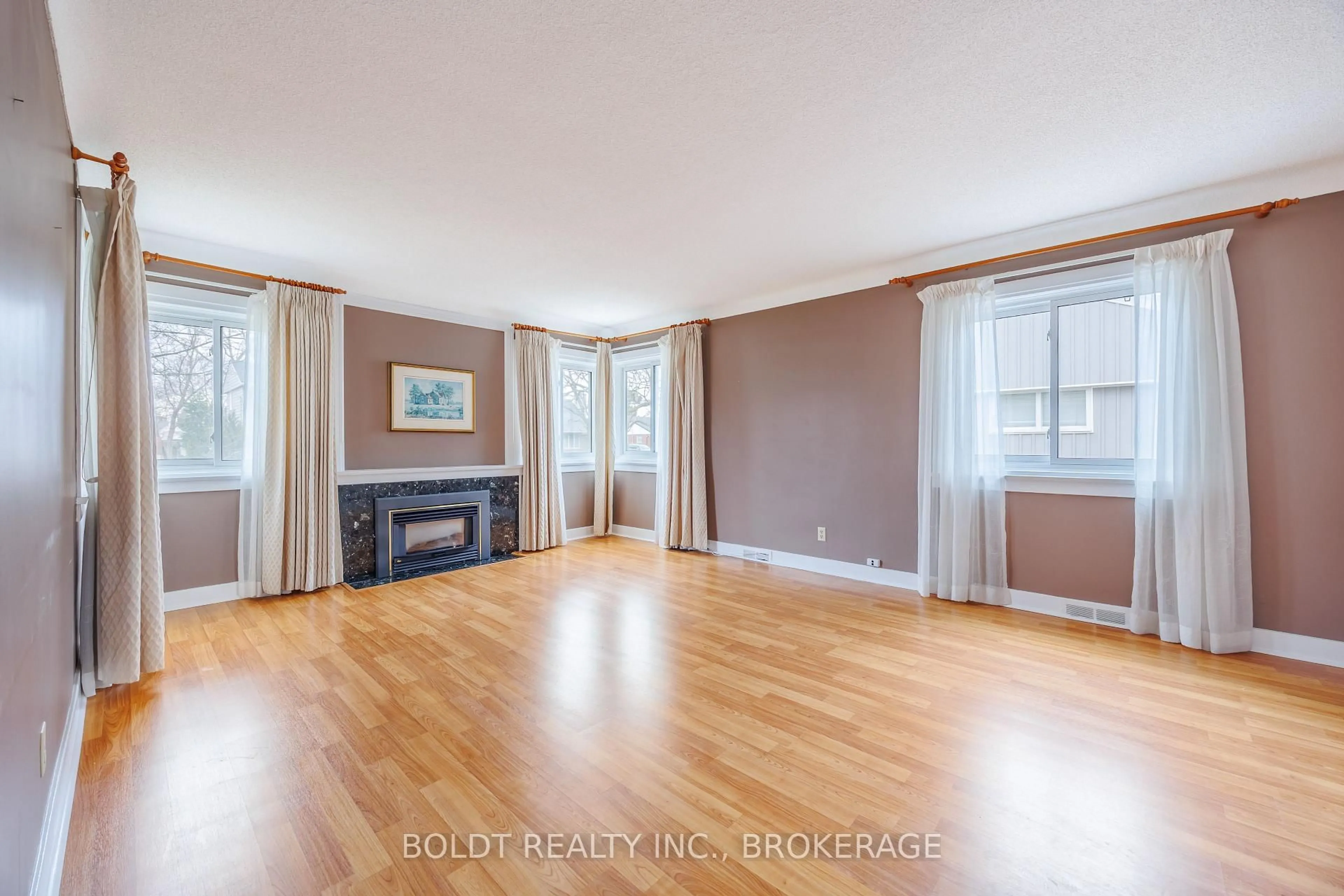 A pic of a room for 12 Sunnyside Dr, St. Catharines Ontario L2M 2A1