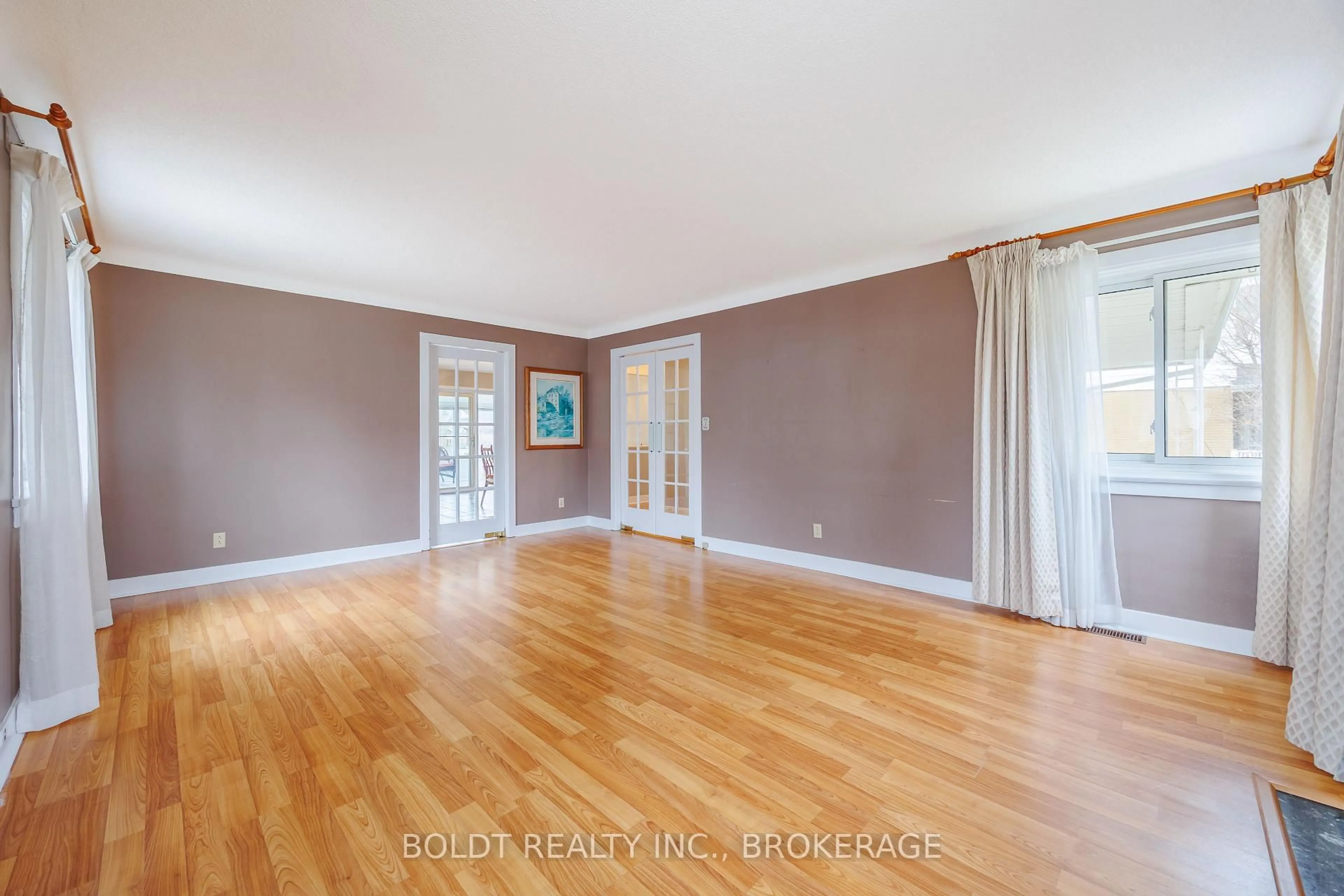 A pic of a room for 12 Sunnyside Dr, St. Catharines Ontario L2M 2A1