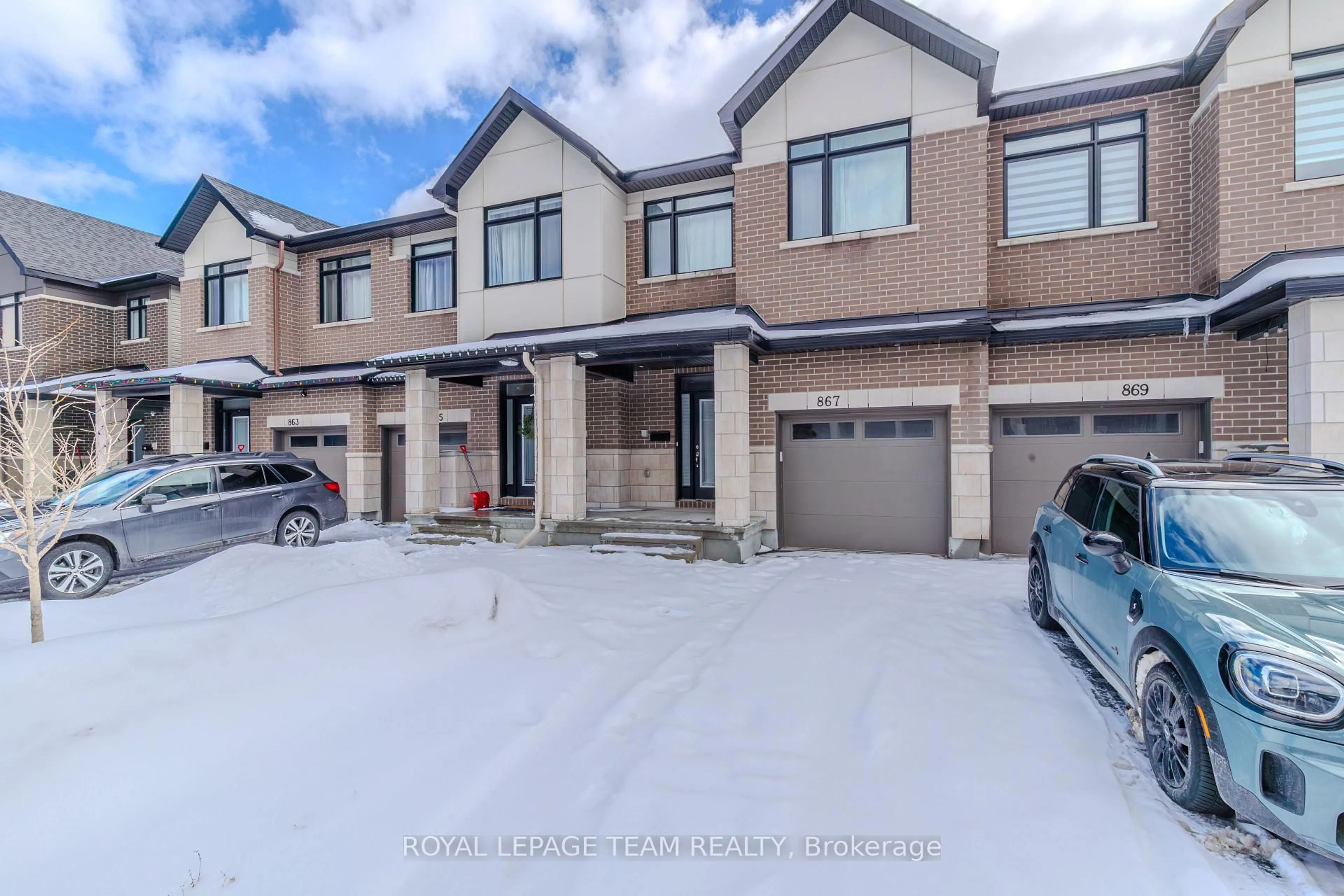 A pic from outside/outdoor area/front of a property/back of a property/a pic from drone, street for 867 Anciano Cres, Stittsville Ontario K2S 2R8