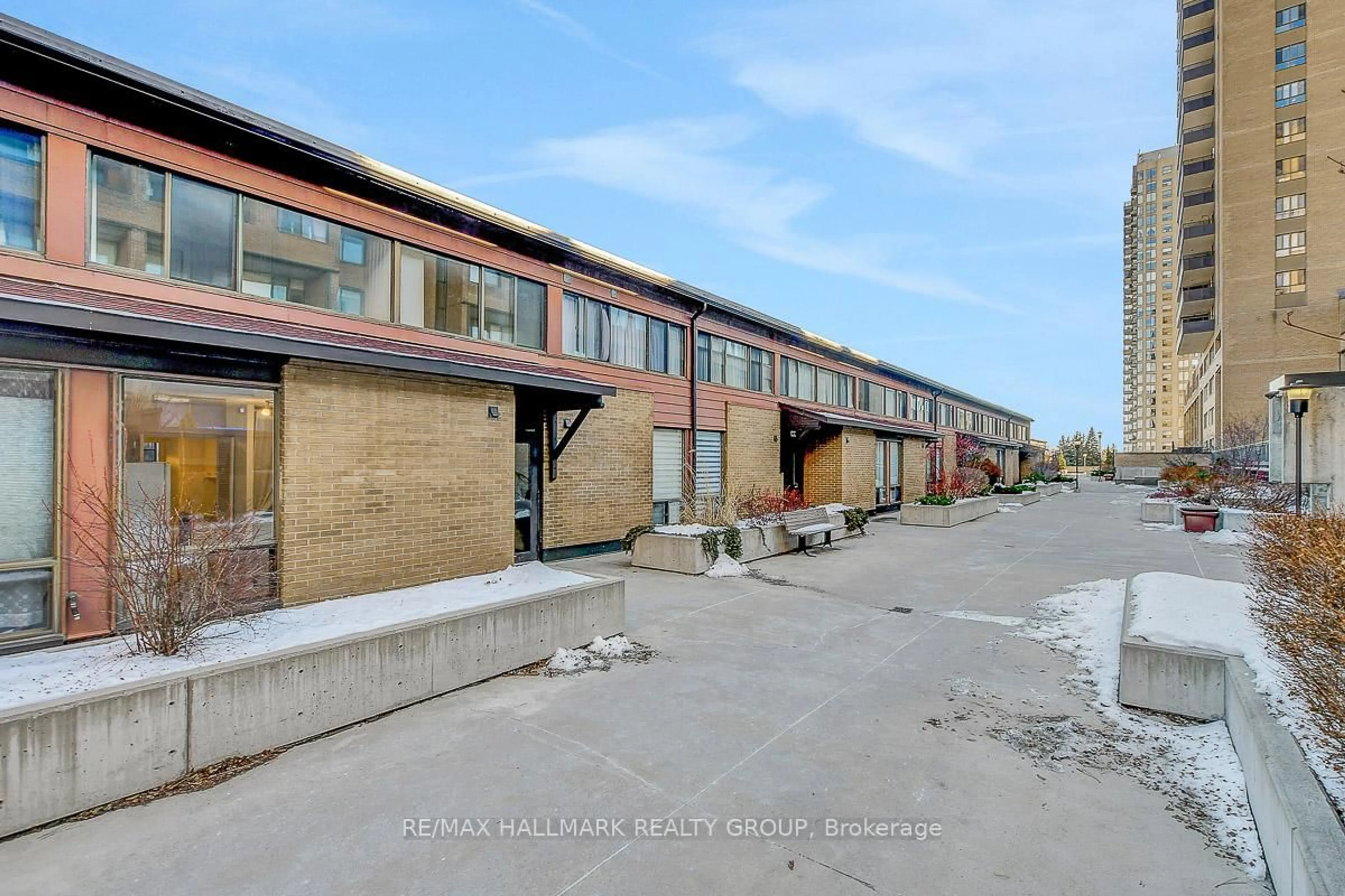 Unknown for 525 St. Laurent Blvd #4, Ottawa Ontario K1K 2Z9