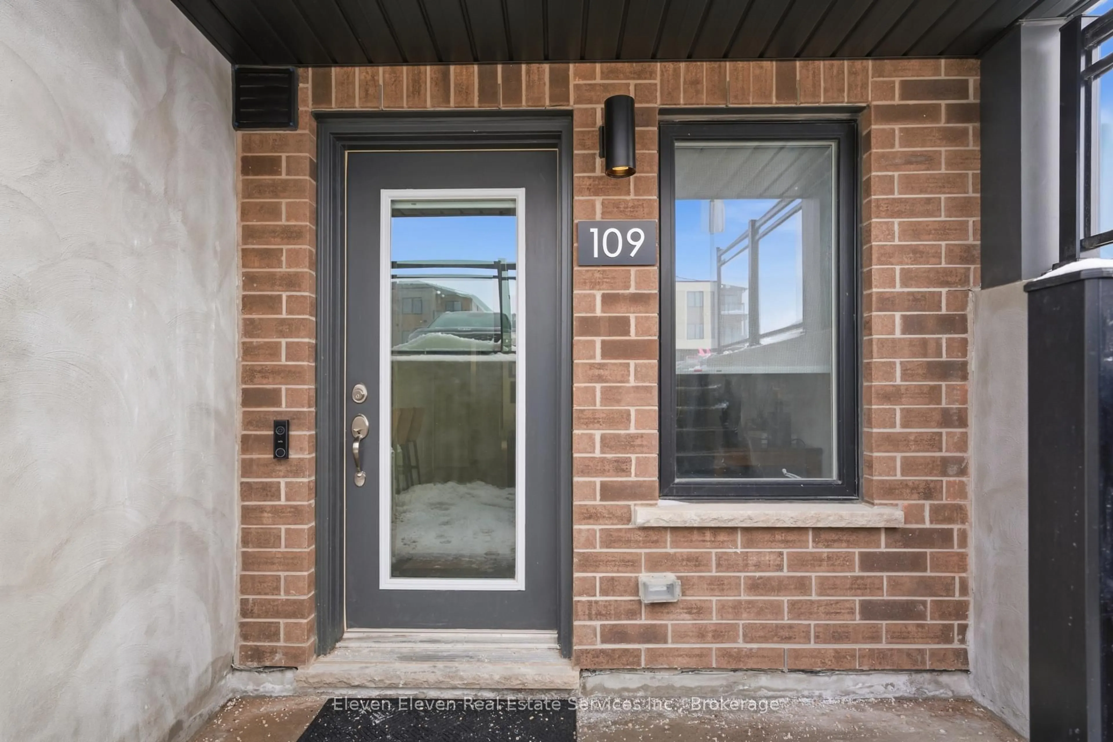 Indoor entryway for 940 St. David St #73, Centre Wellington Ontario N1M 0L7