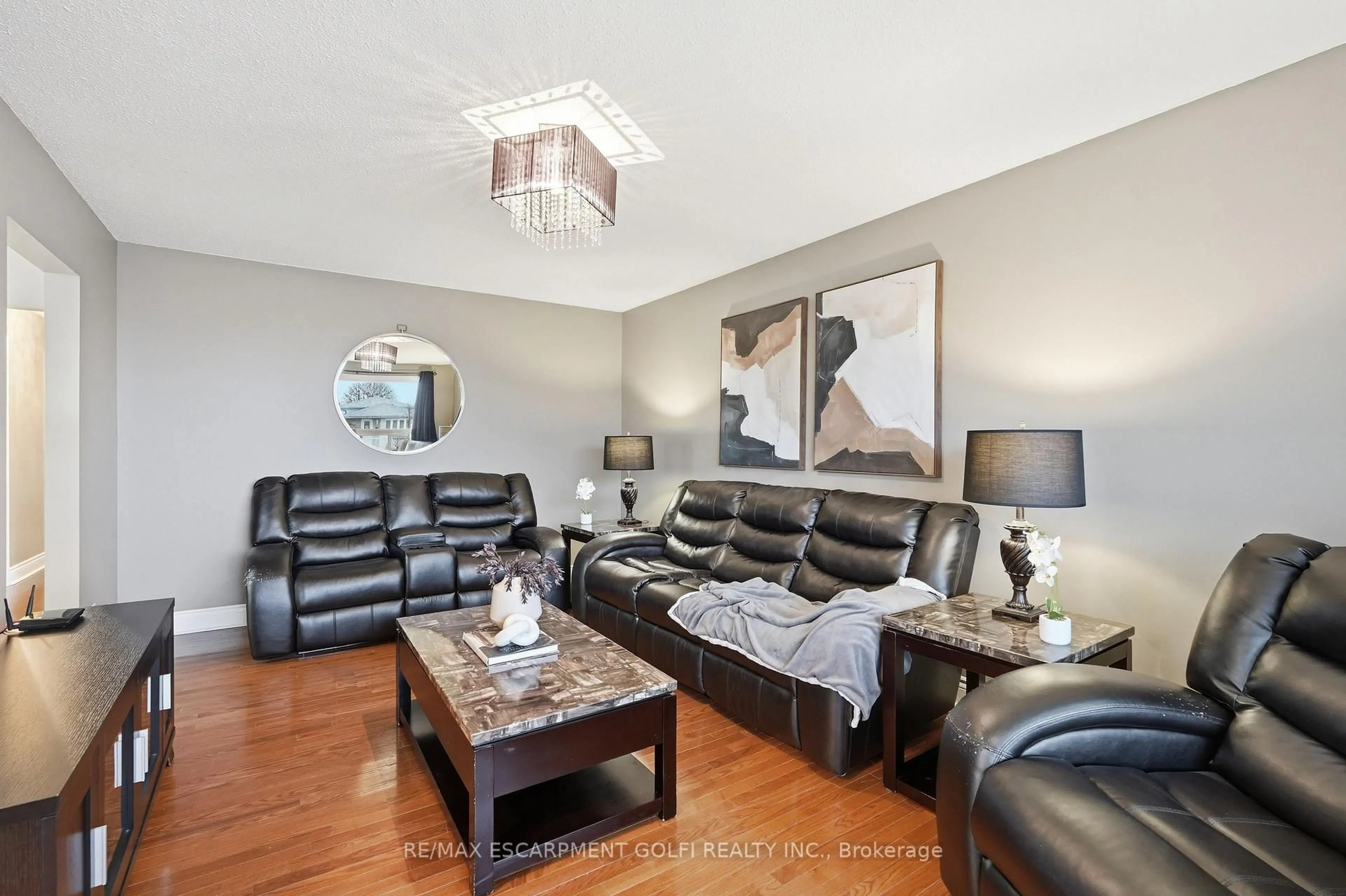 Living room with furniture, unknown for 21 Odessa St, Hamilton Ontario L8J 1A3