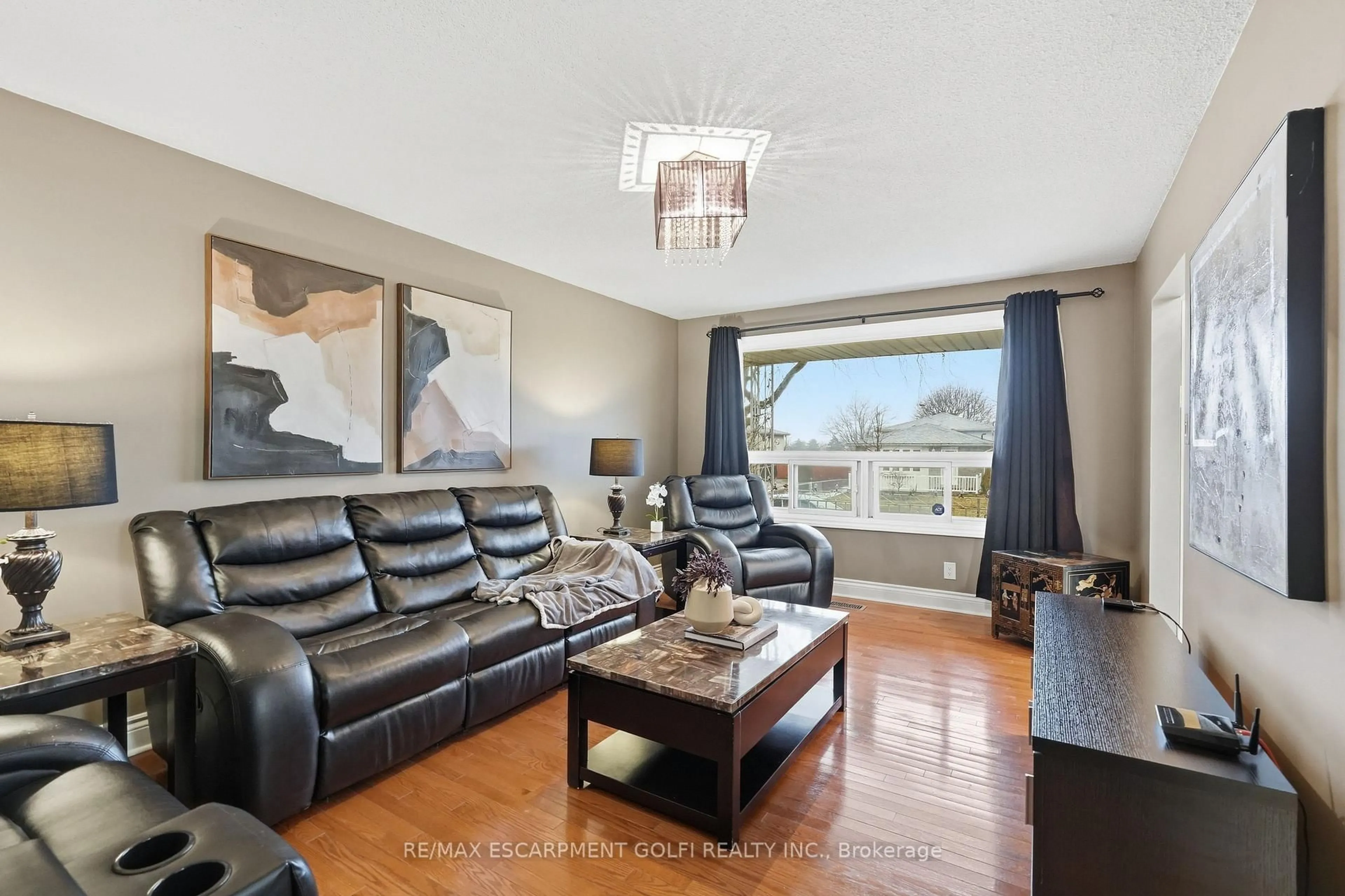 Living room with furniture, unknown for 21 Odessa St, Hamilton Ontario L8J 1A3