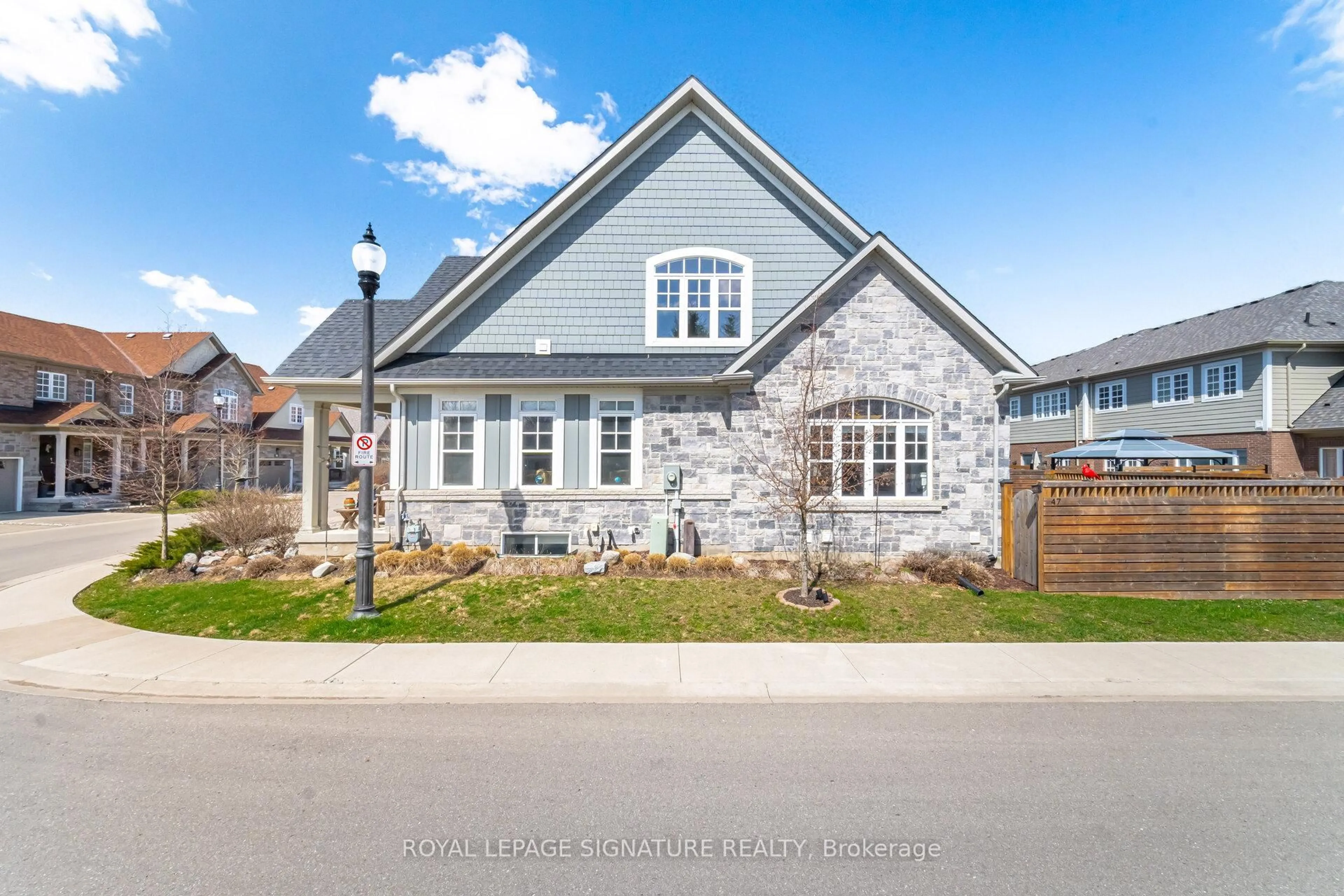 Home with brick exterior material, street for 47 Windsor Circ, Niagara-on-the-Lake Ontario L0S 1J0